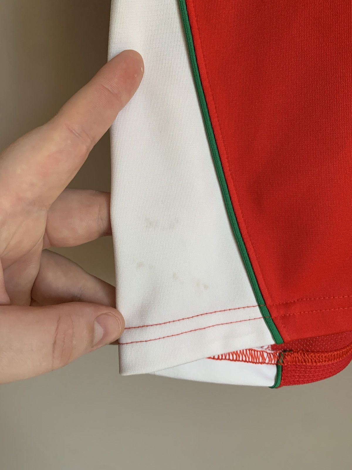 Under Armour Wales 2008 Home Rugby Union Shirt Under Armour Jersey Sz M Size US M / EU 48-50 / 2 - 8 Thumbnail