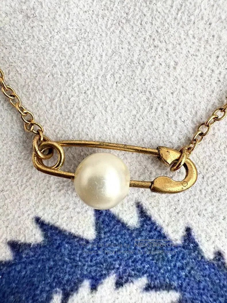 Vivienne Westwood Vivienne Westwood Gold Pearl Pin Necklace. Size ONE SIZE - 7 Thumbnail