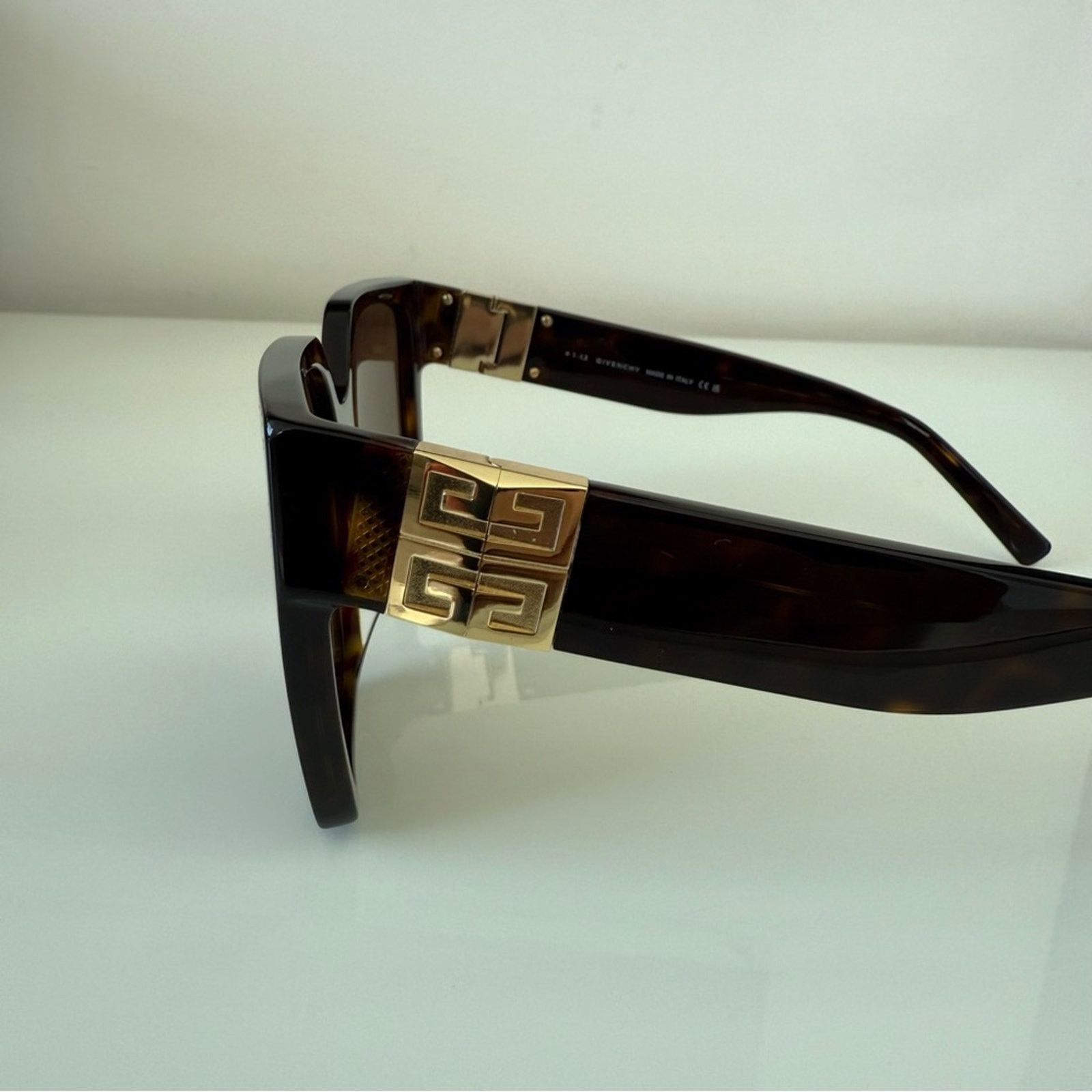 Givenchy NEW!!! GIVENCHY women sunglasses GV40056U 52E Retail 480$ Size ONE SIZE - 4 Thumbnail