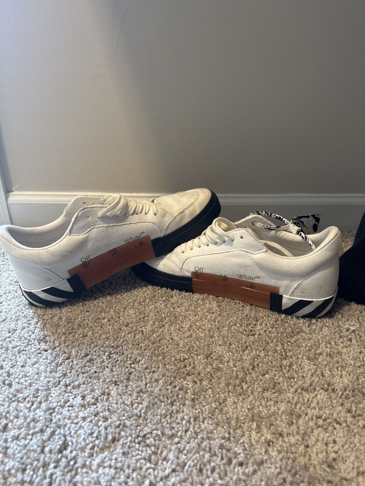 Off-White Off White Vulcanized Low Size US 12 / EU 45 - 2 Thumbnail
