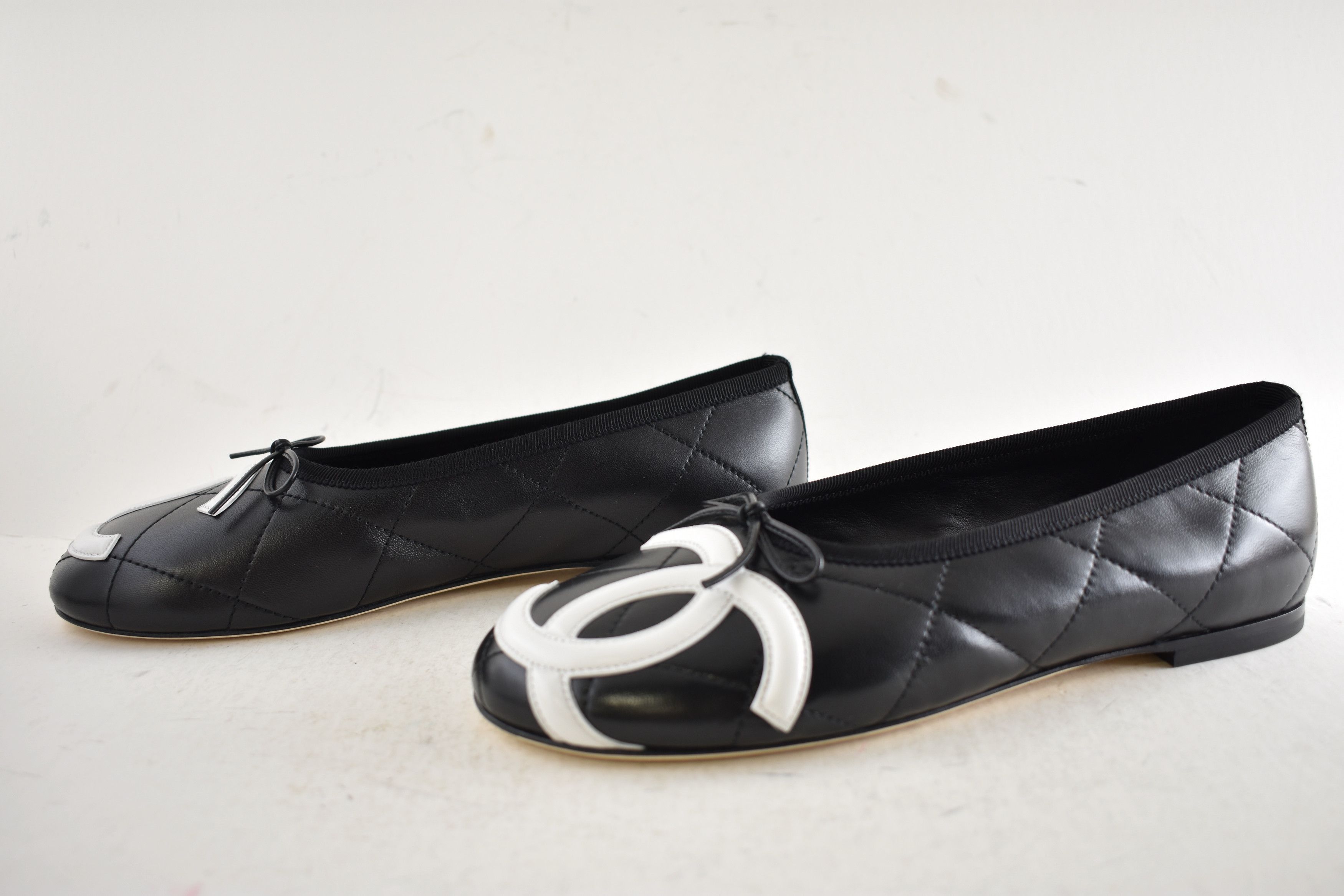 Chanel 26M Coco Beach Cambon White CC XL Ballet Ballerina Flat 37 Size US 7 / IT 37 - 22 Thumbnail