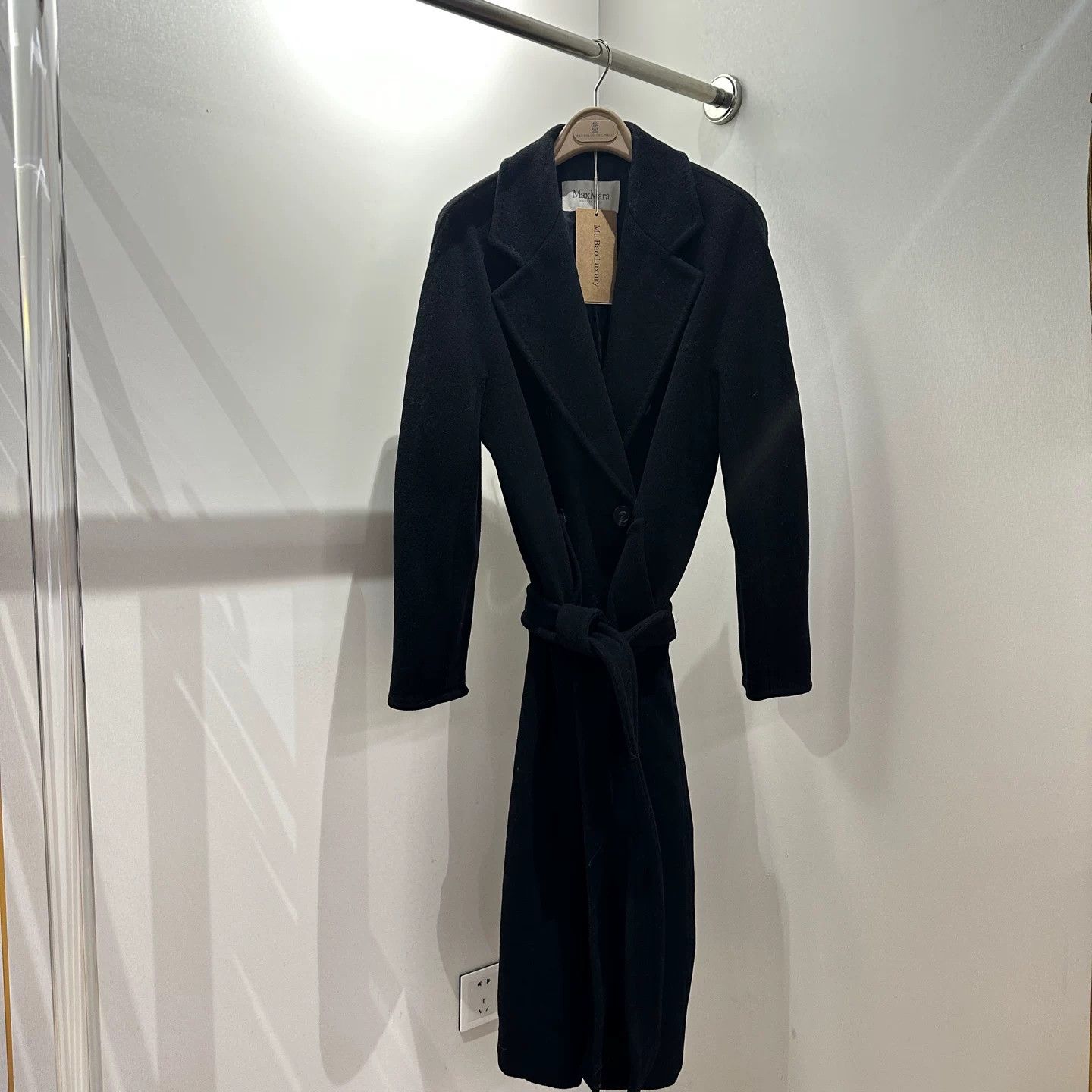 Max Mara Max Mara Black Coat it_42 Women Size M / US 6-8 / IT 42-44 - 1 Thumbnail