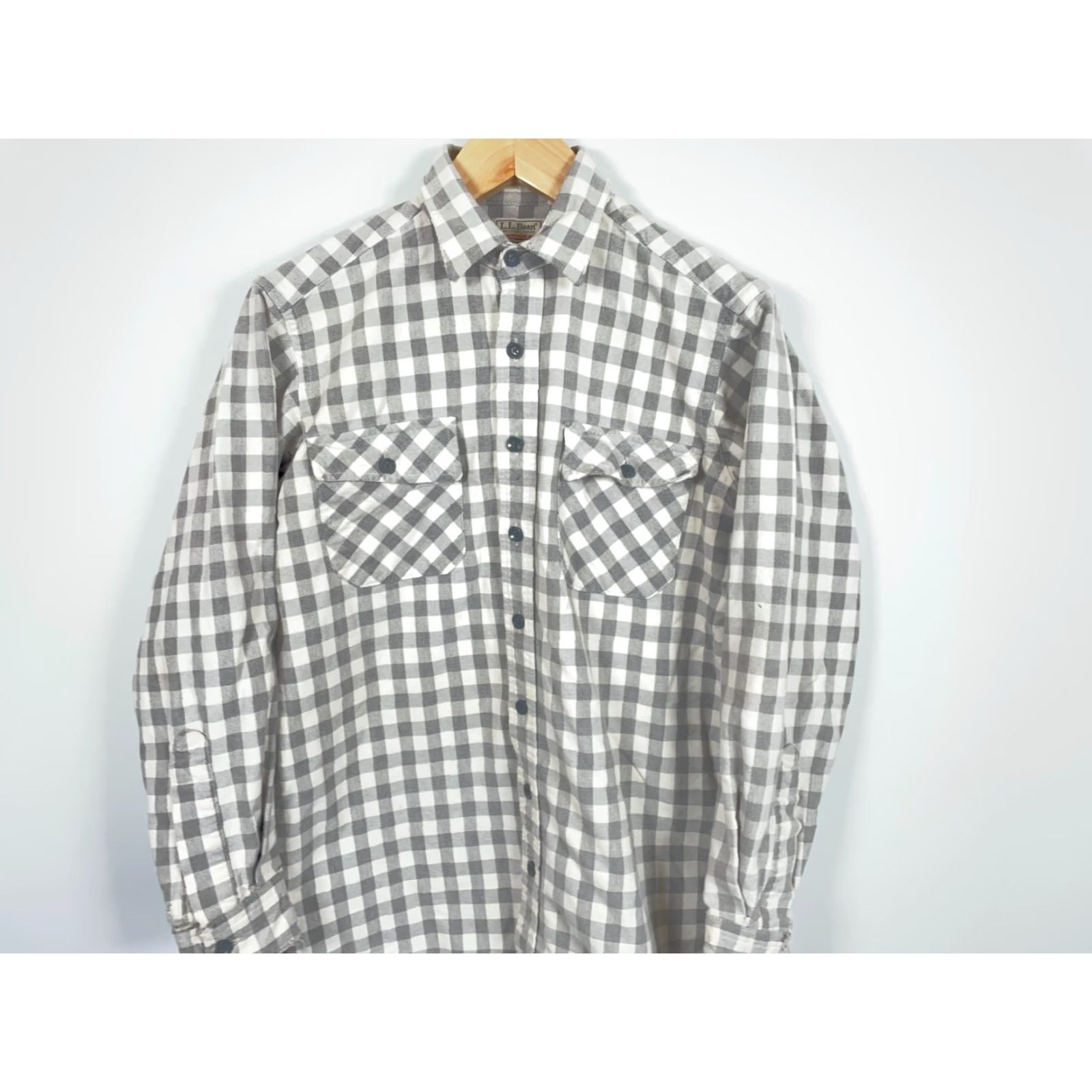 Vintage VINTAGE L.L. Bean Chamois Cloth Shirt Mens 15.5 Medium White Gray Check Button-Up Flannel - Cotton, USA Made Size US M / EU 48-50 / 2 - 4 Thumbnail