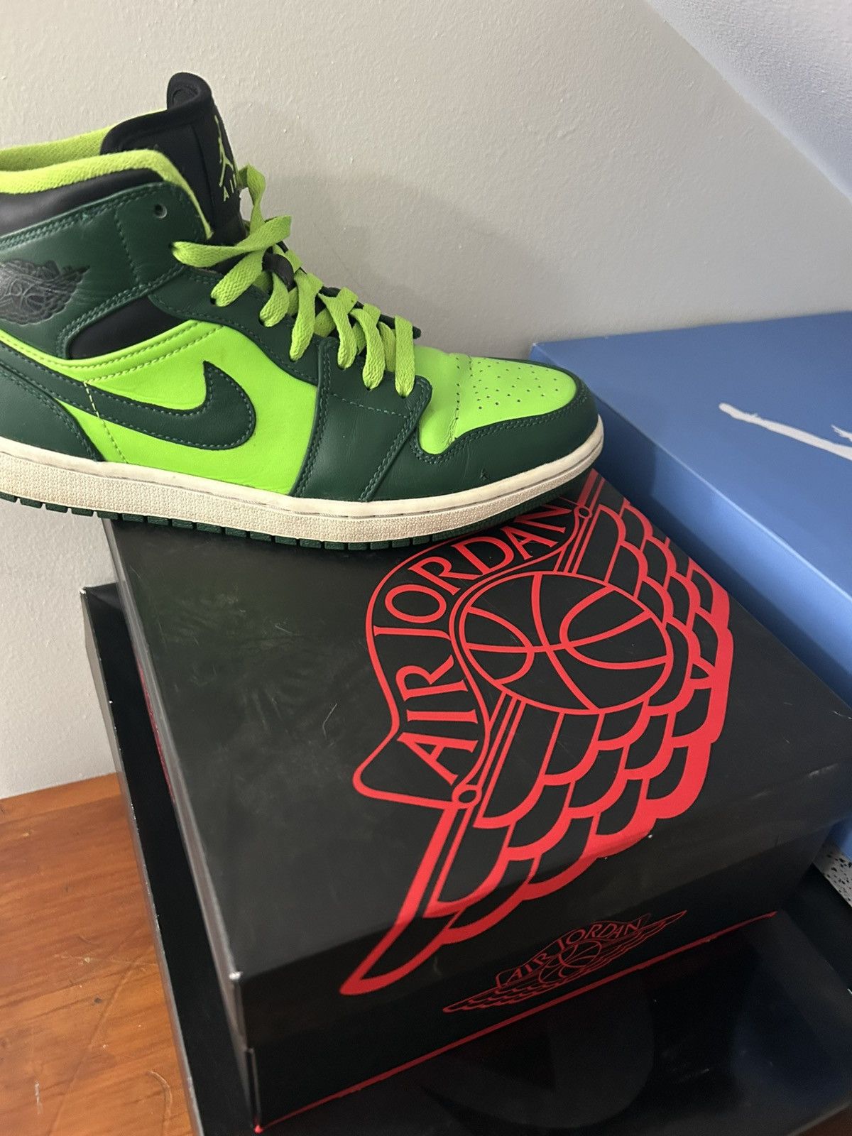 Jordan Brand Air Jordan Retro 1s Size US 9 / EU 42 - 8 Thumbnail