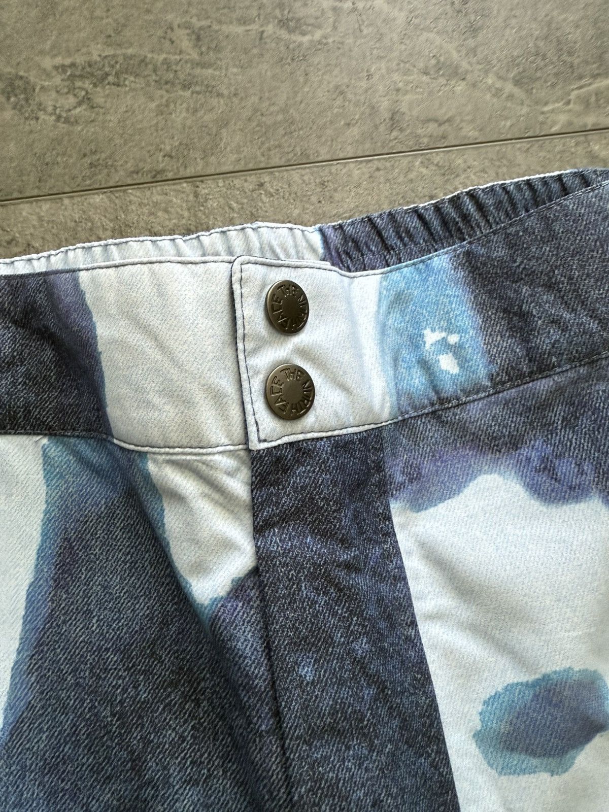 Supreme × The North Face Supreme x The North Face Bleached Denim Print Mountain Pant Size US 32 / EU 48 - 4 Thumbnail