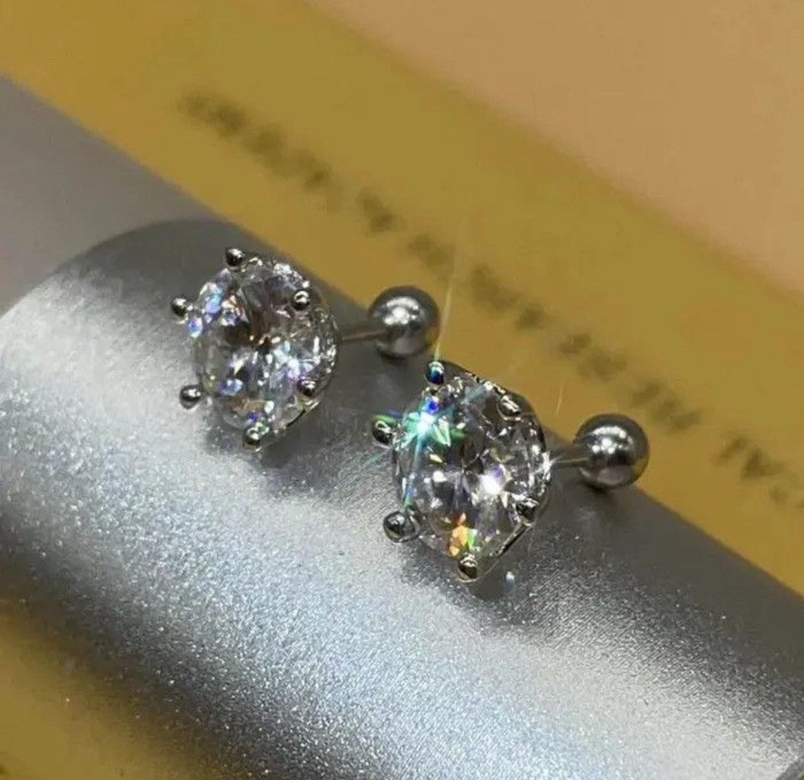 Jewelry Screw Stud Earrings Size ONE SIZE - 1 Thumbnail