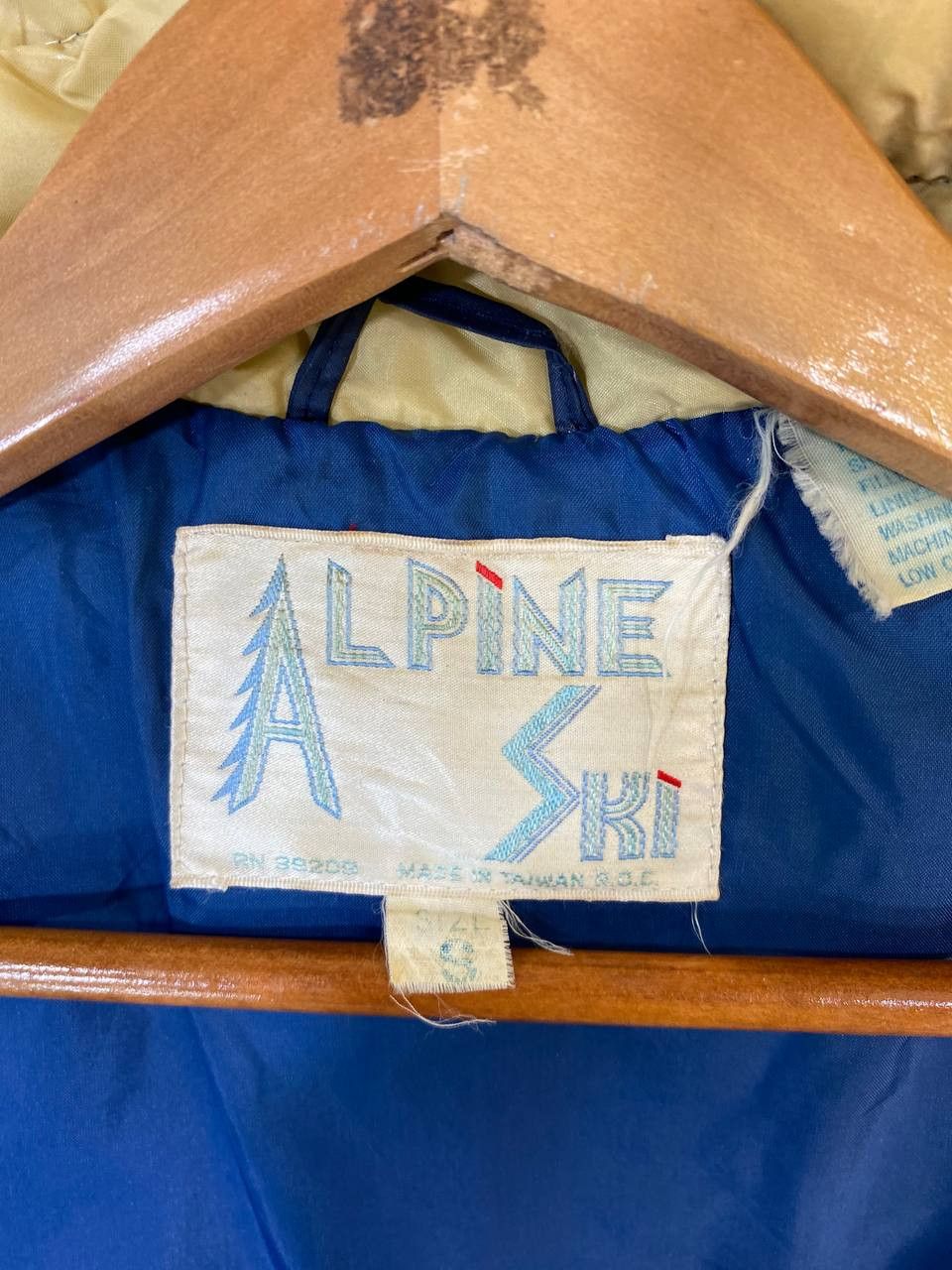 Vintage vintage alpine ski retro puffer vest nice design Size US S / EU 44-46 / 1 - 6 Thumbnail
