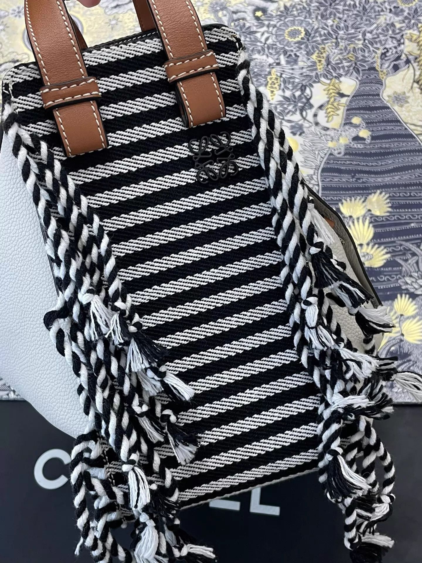 Loewe Loewe Hammock white colorblocked tassel shoulder/crossbody Size ONE SIZE - 3 Thumbnail