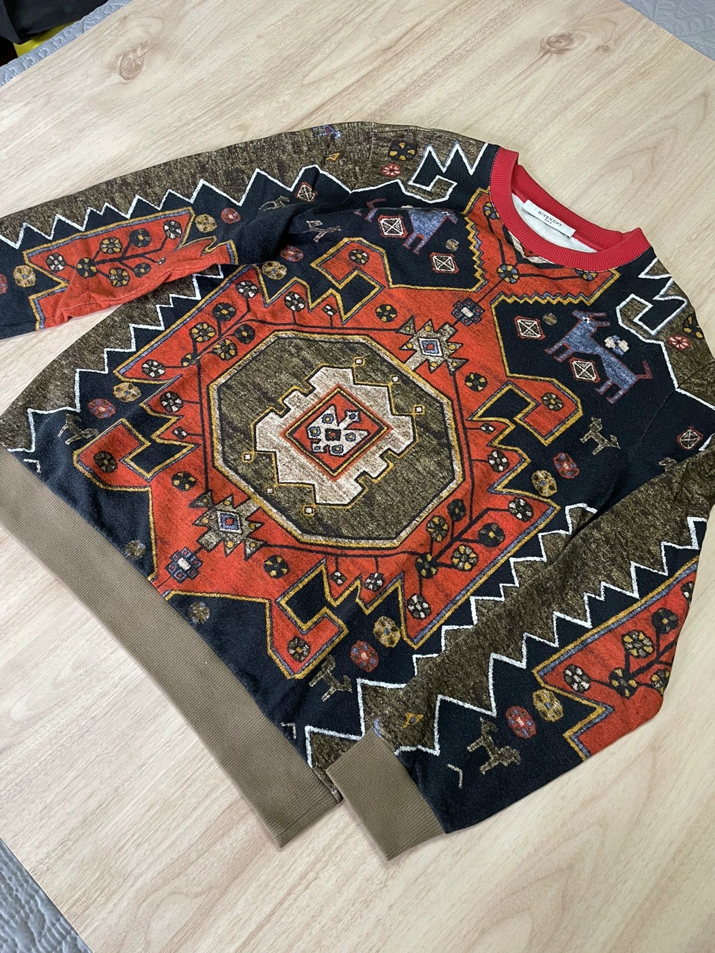 Givenchy Givenchy Bohemian Pullover Sweatshirt M Like New Size US M / EU 48-50 / 2 - 2 Thumbnail