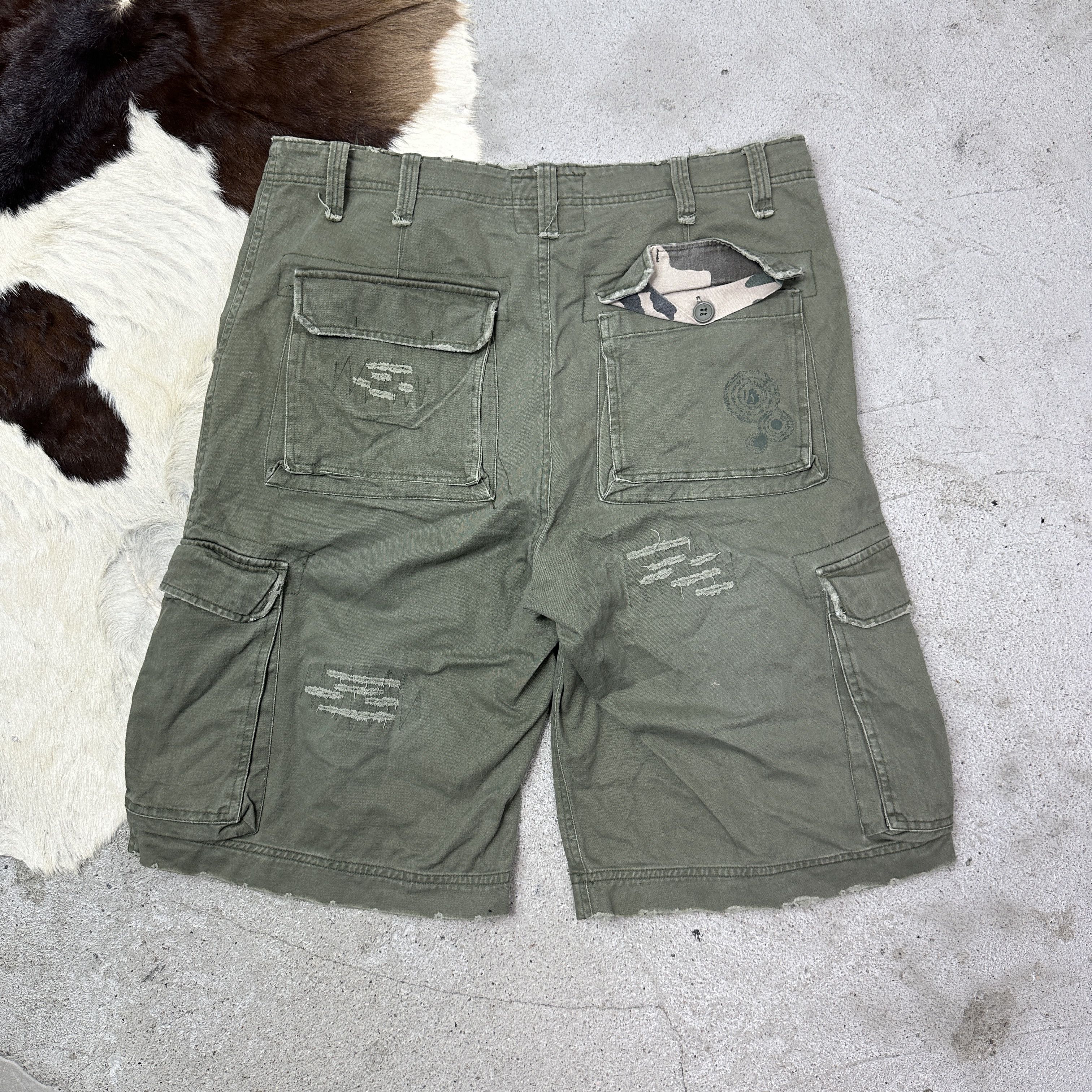 Vintage Vintage Casual Streetwear Cargo Military Styled Shorts 00s Size US 29 - 6 Thumbnail