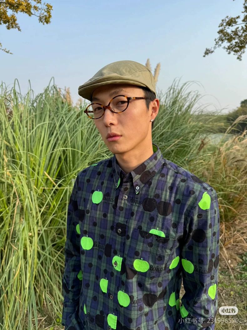 Comme des Garcons Comme Des Garcons The Beatles' Co-Branded Green Apple Prin Size US S / EU 44-46 / 1 - 1 Thumbnail