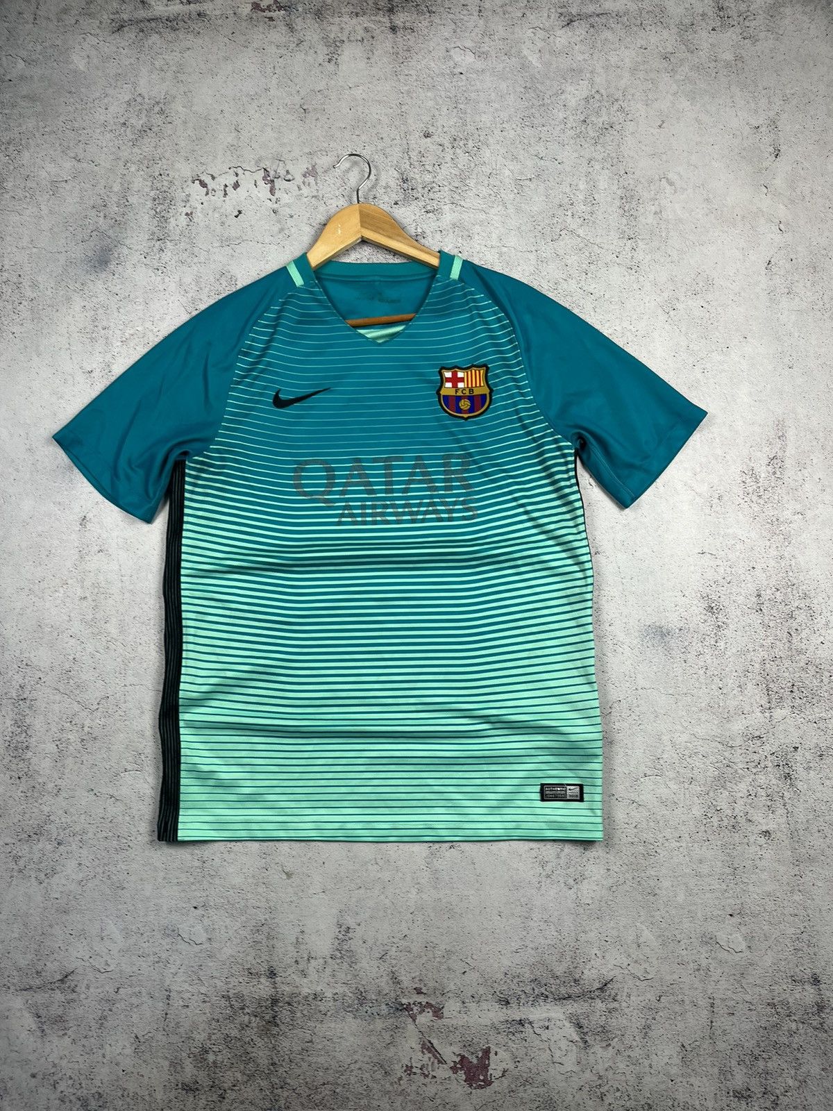 Nike NIKE BARCELONA 2016 2017 AWAY FOOTBALL SHIRT SOCCER JERSEY Size US M / EU 48-50 / 2 - 1 Thumbnail