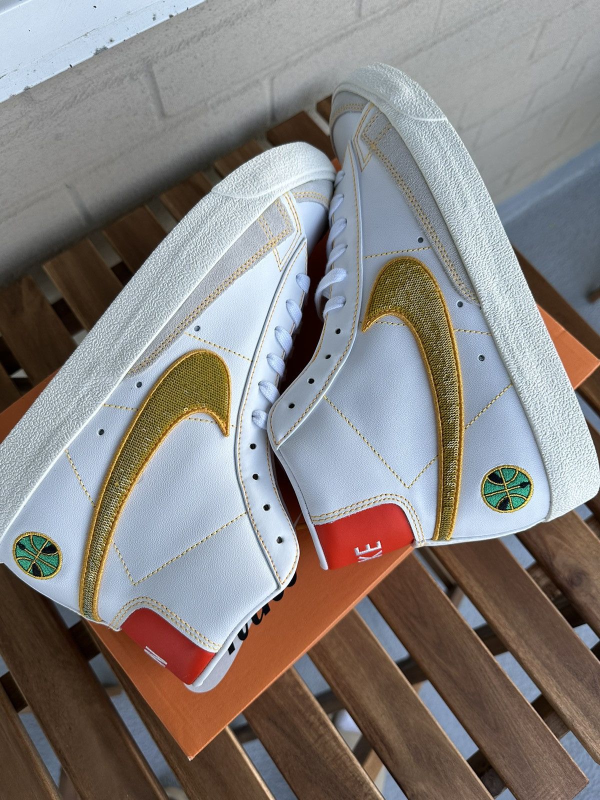 blazer mid 77 raygun