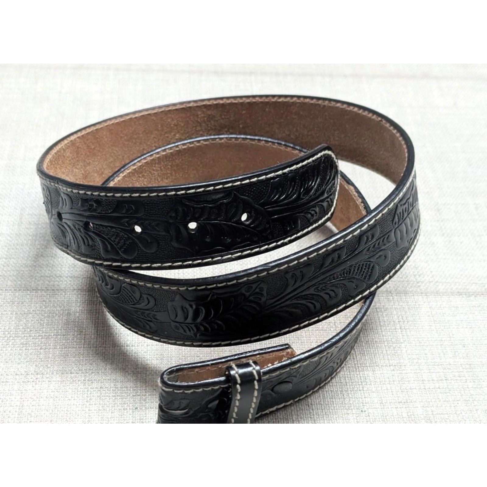 Vintage VINTAGE western belt belt Oak Leaves Leather Cowhide 42 Black Mens 1-5/8" Adults 42 Western Size 42 - 3 Thumbnail