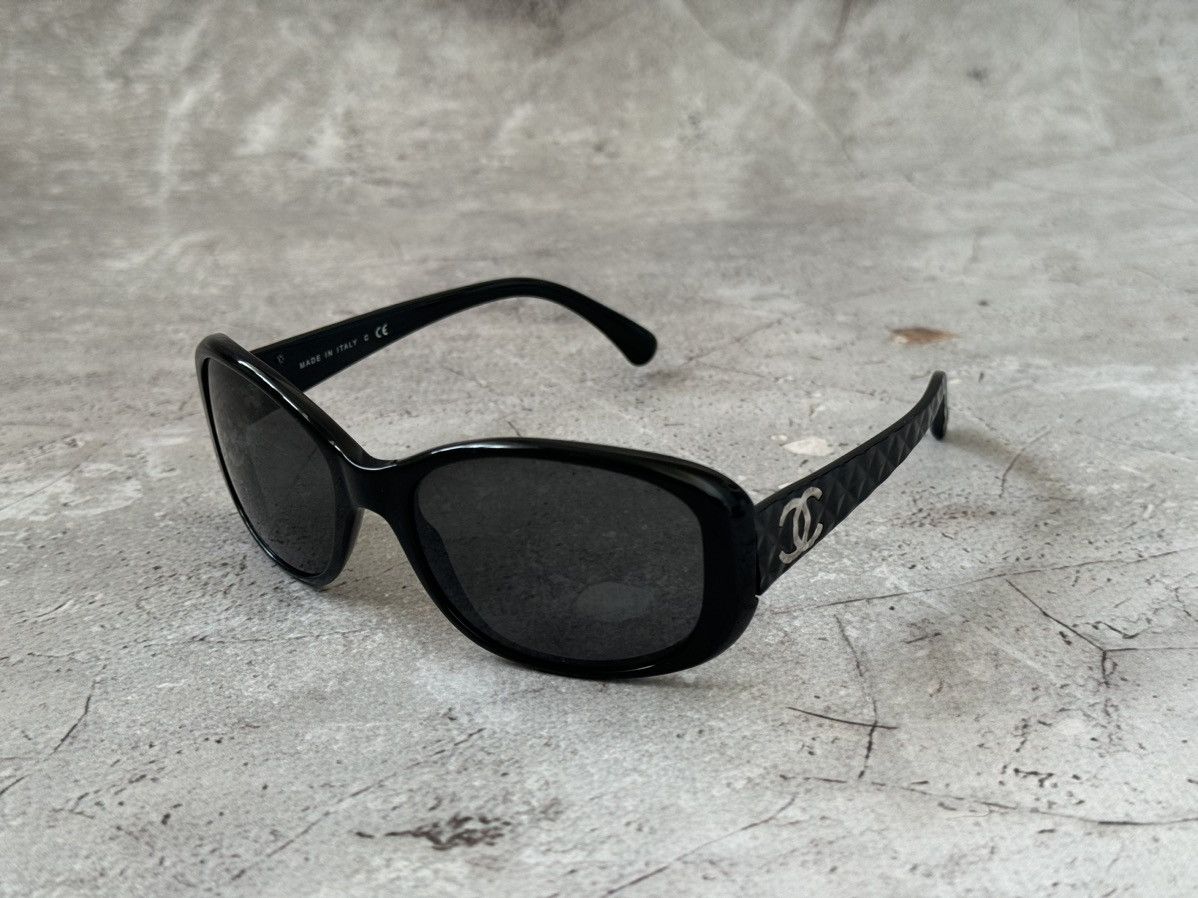 Chanel Chanel Black Frame Quilted CC Logo Sunglasses 5189 Size ONE SIZE - 2 Thumbnail