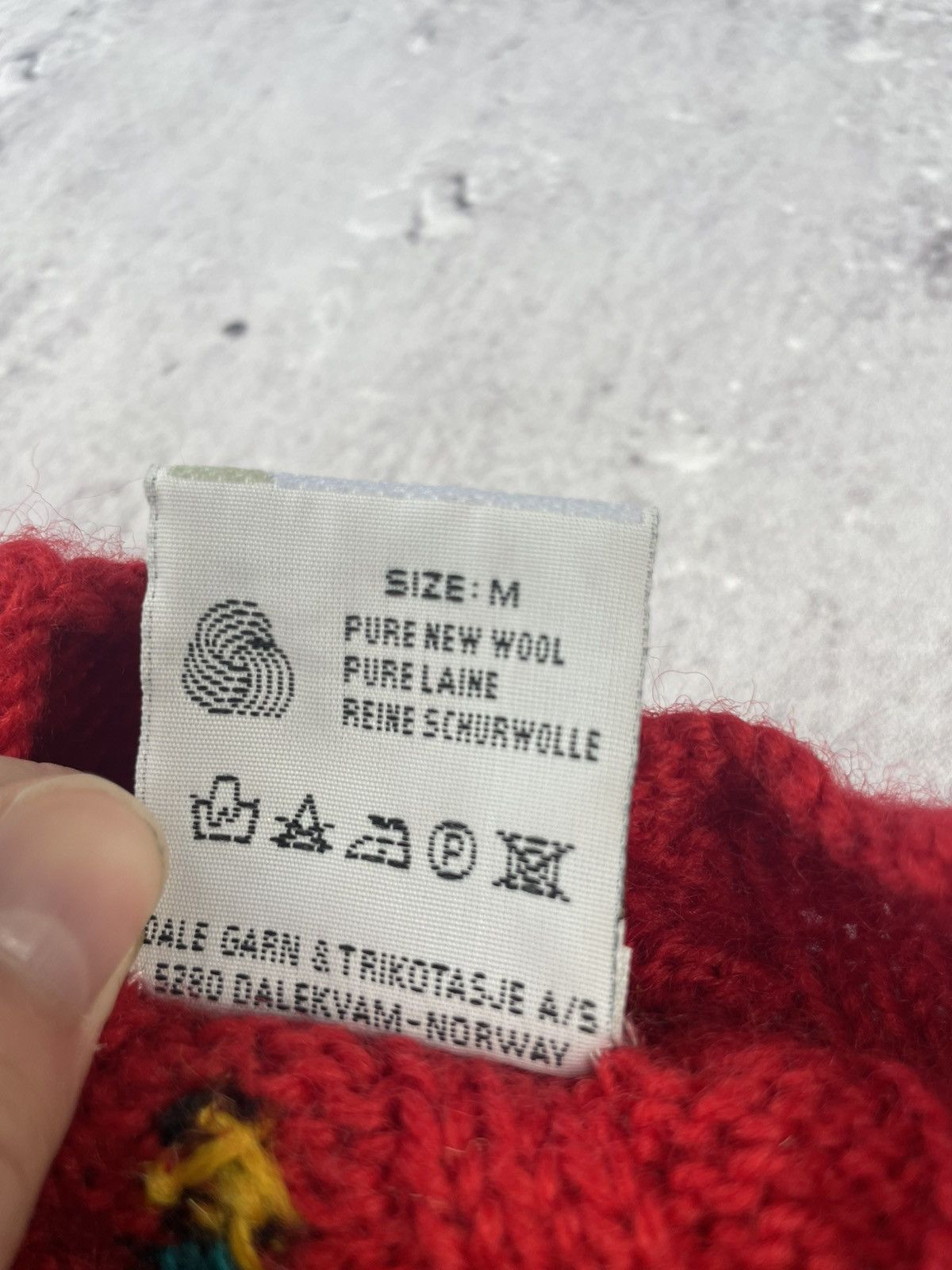 Dale Of Norway × Vintage Vintage Dale Of Norway Red Flowers Sweater Size M / US 6-8 / IT 42-44 - 5 Thumbnail