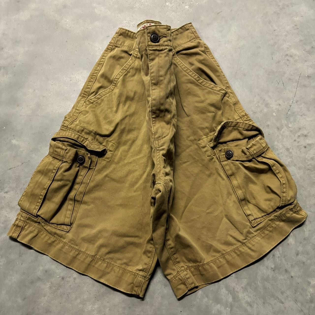 Japanese Brand × Vintage Crazy Vintage Y2K/2000s Baggy Khaki Skater Style Cargo Shorts! Size US 36 / EU 52 - 1 Thumbnail