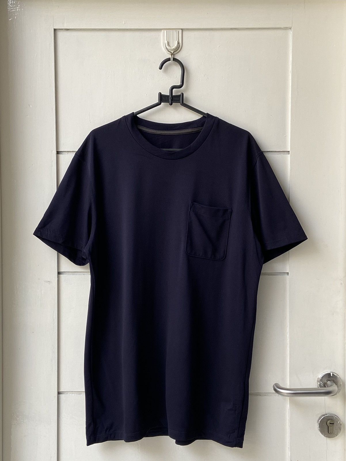 Uniqlo UNIQLO Navy T-Shirt Size US S / EU 44-46 / 1 - 1 Thumbnail