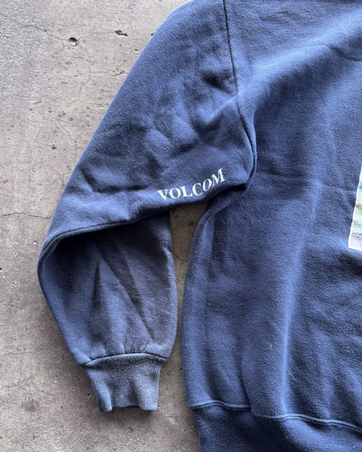 Vintage × Volcom Rare 1990s Volcom Hawaiian Sirfing Faded Navy Hoodie Size US L / EU 52-54 / 3 - 7 Thumbnail