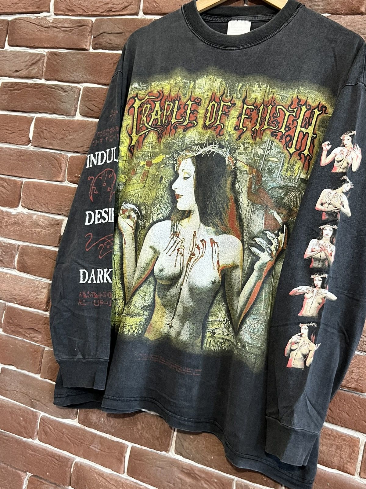 Band Tees Vintage 1998 Cradle of Filth "Praise The Whore" Band Tshirt Size US XL / EU 56 / 4 - 6 Thumbnail