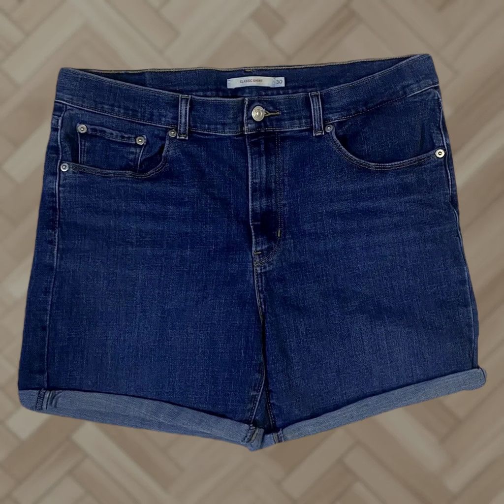 Levi's VINTAGE none? No. Levi's Bermuda Jean Shorts Woman Blue Medium Wash 30? Size 30" / US 8 / IT 44 - 1 Thumbnail
