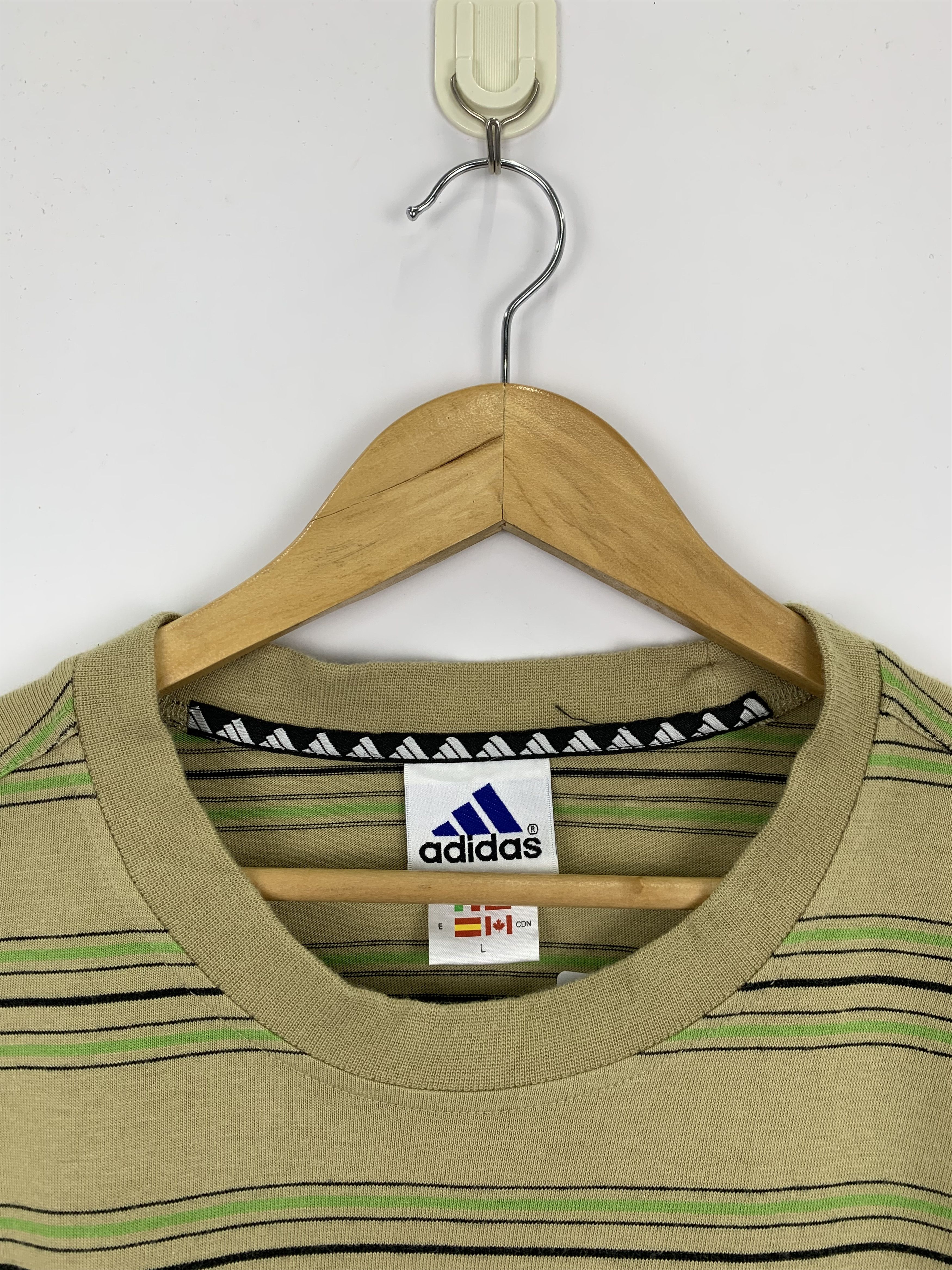 Vintage Vintage 90s Adidas Short Sleeve Stripe T Shirt TA0019 Size US L / EU 52-54 / 3 - 10 Thumbnail