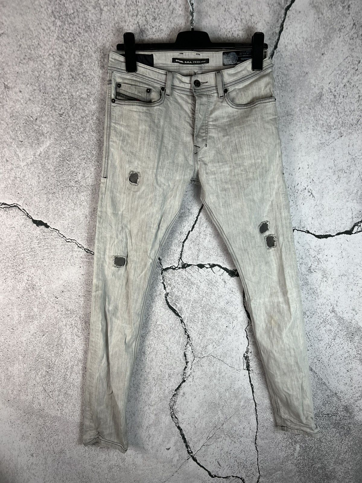 Diesel TEPPHAR W30/L32 Ripped Slim-Carrot Fit Jeans 19349 Size US 30 / EU 46 - 1 Thumbnail