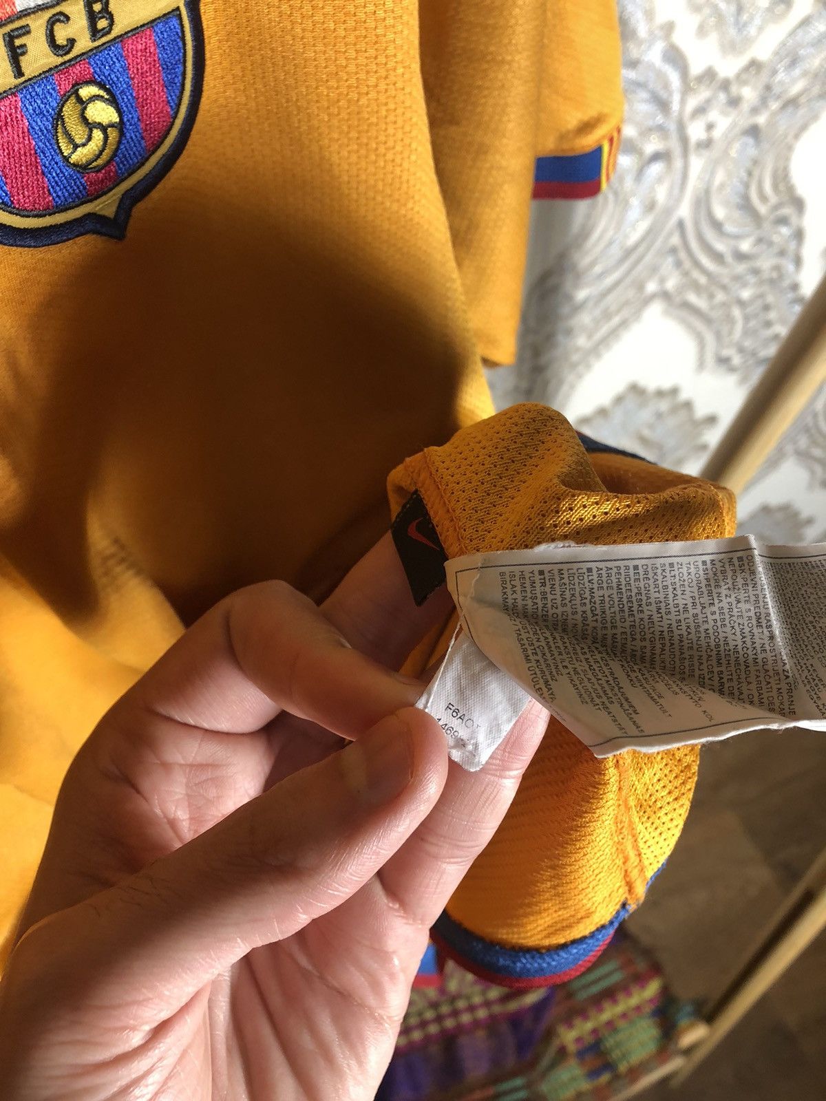 Nike VINTAGE NIKE FC BARCELONA SPAIN SOCCER JERSEY RETRO Y2K 90s Size US S / EU 44-46 / 1 - 6 Thumbnail