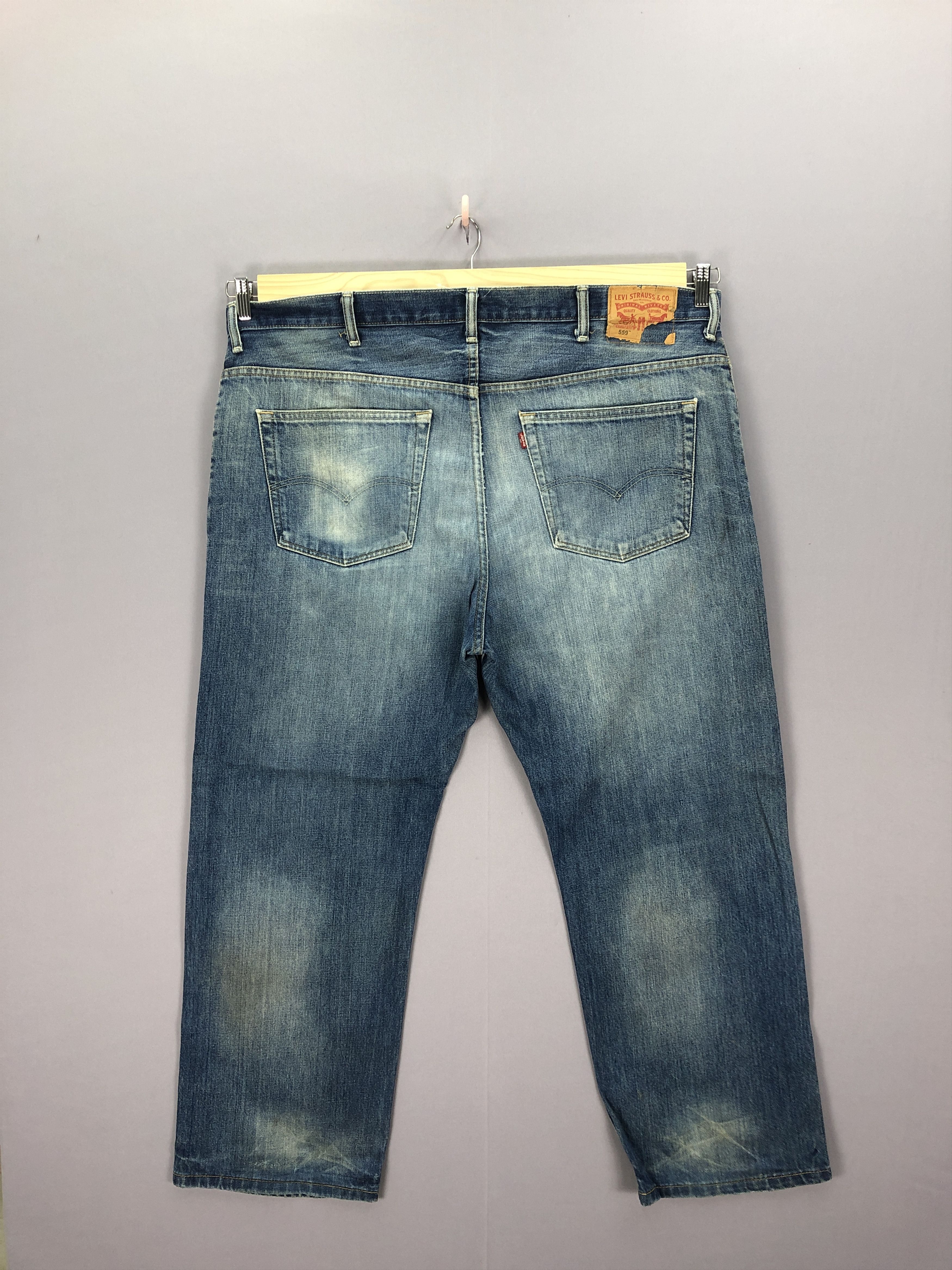 Levi's Vintage Levis 559 Baggy Faded Jeans Levi's Light Wash Denim Size US 44 / EU 60 - 2 Thumbnail
