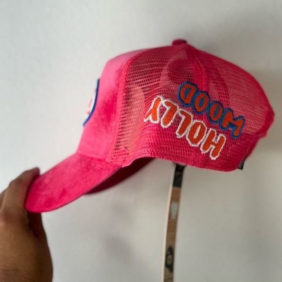 NWT OFFICIAL VON DUTCH PINK VELVET TRUCKER HAT good