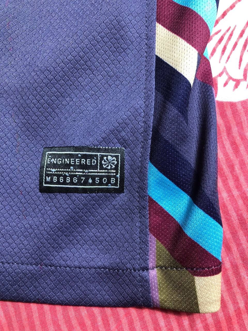 Nike × Vintage 90s Nike Central Swoosh Vintage Y2K Oversized Retro T-Shirt Size US M / EU 48-50 / 2 - 13 Thumbnail