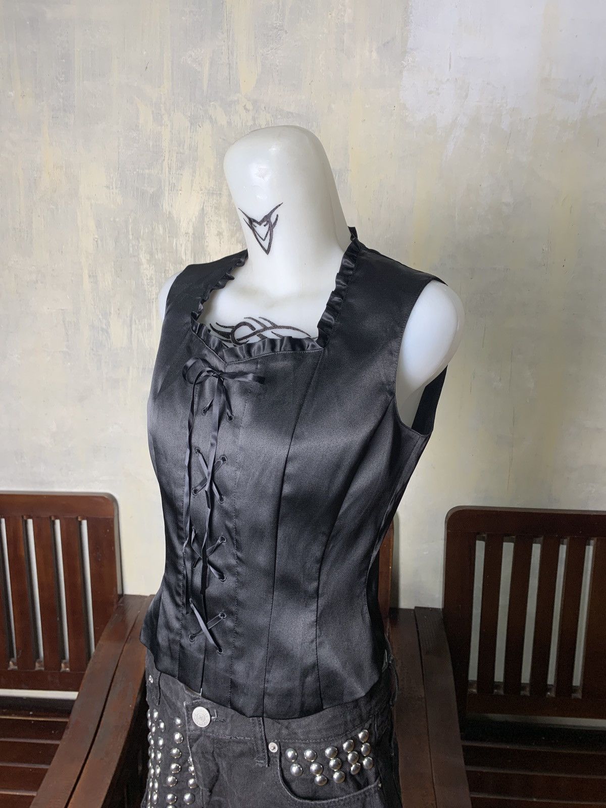 Japanese Brand 2000s Be Art Korea Shiny Black Fitted Lace up Blouse Top Size S / US 4 / IT 40 - 2 Thumbnail