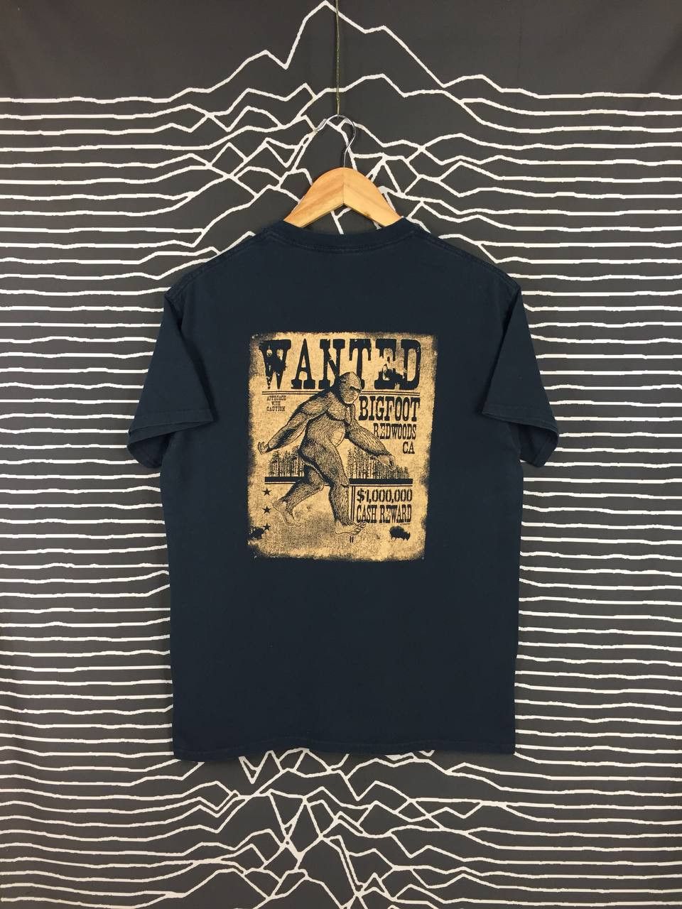 Vintage Sasquatch Bigfoot Redwoods California Wanted Tee Size US M / EU 48-50 / 2 - 1 Thumbnail