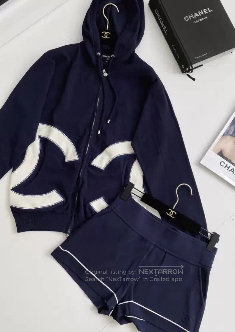 Chanel Chanel size 38 Shorts, Navy Blue Double C Large Logo Set i Size 37" - 1 Thumbnail