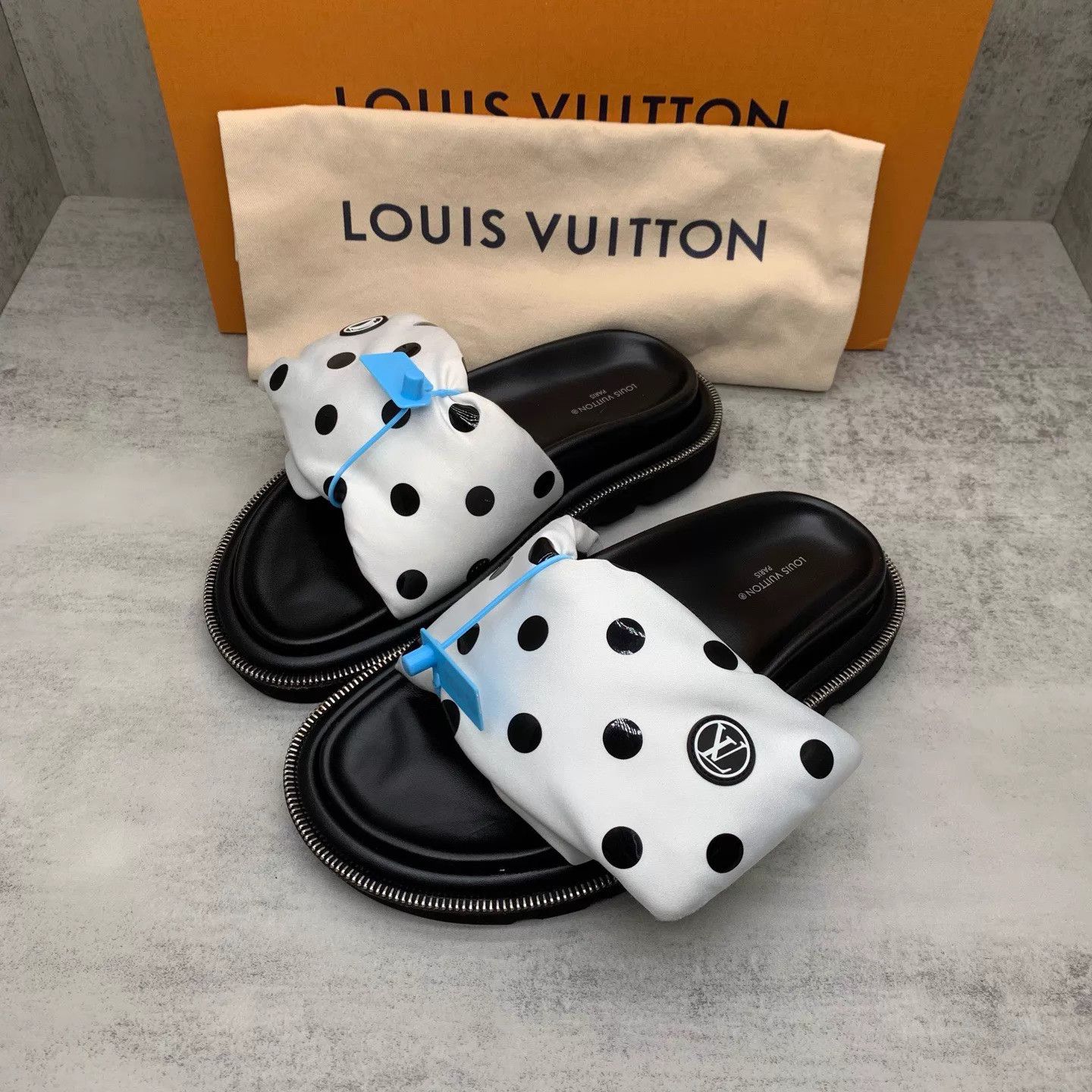 Louis Vuitton LV Black Polka Dot Velcro Puffy Slides 36 (98N, OB) Size US 5.5 / IT 35.5 - 1 Thumbnail