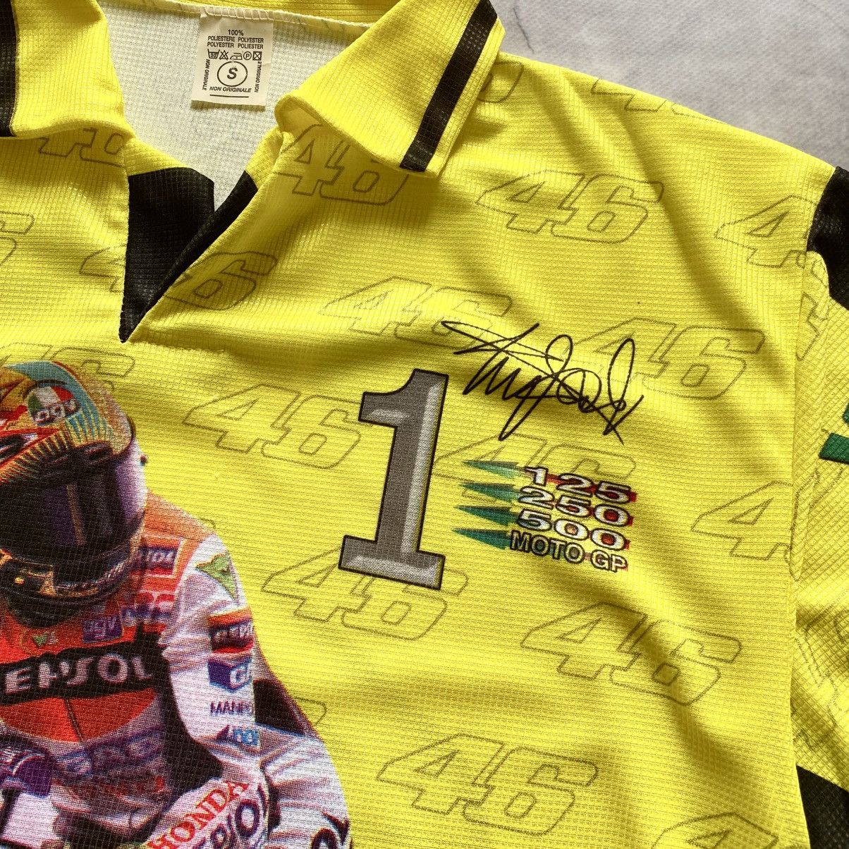 Vintage Vintage Valentino Rossi 46 The Doctor All Over Print T-shirt Size US S / EU 44-46 / 1 - 3 Thumbnail