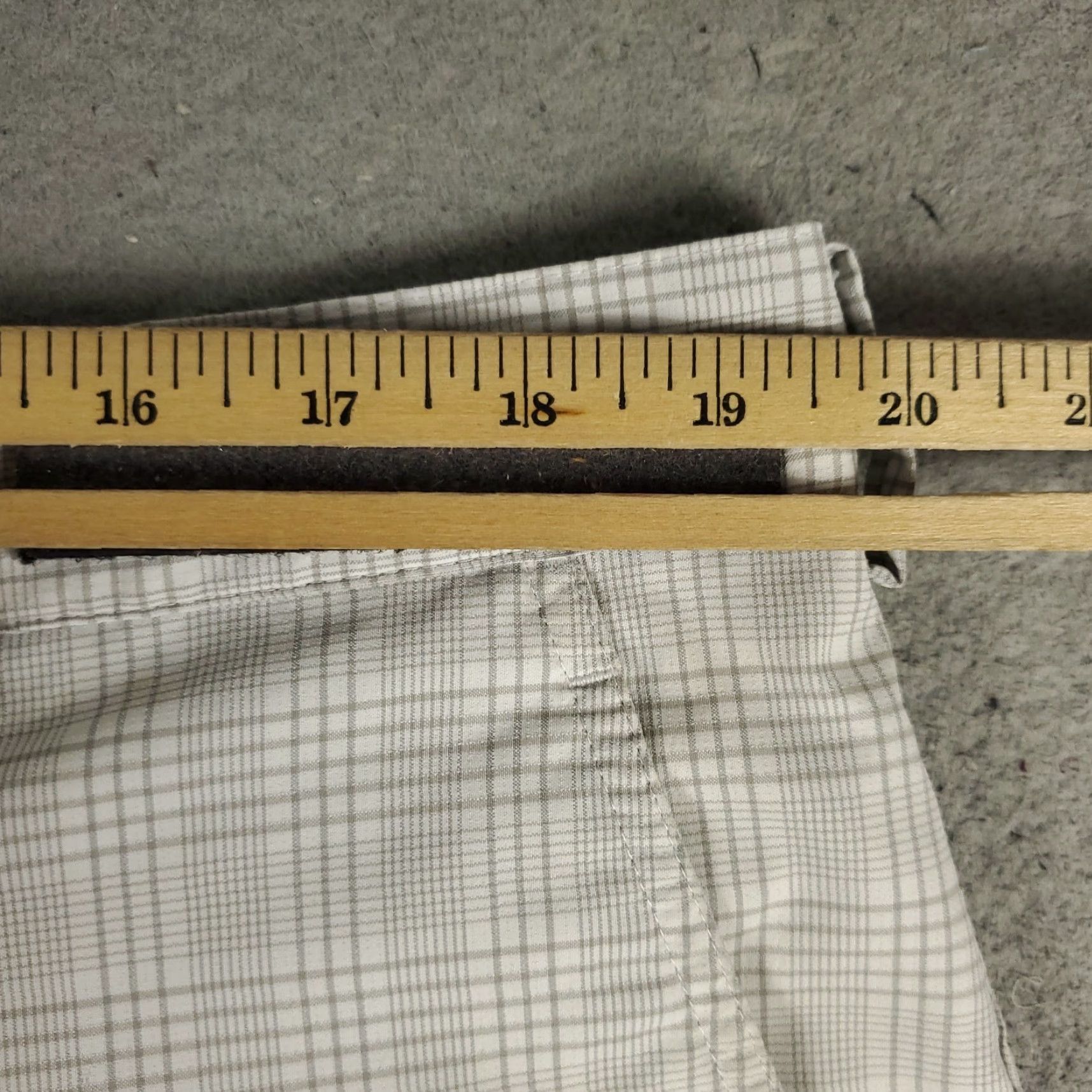 Nike Nike Shorts Mens 40 Gray Plaid Swoosh Dri Fit Chino Flat Front Casual Golf 30 White? Size US 40 / EU 56 - 4 Thumbnail