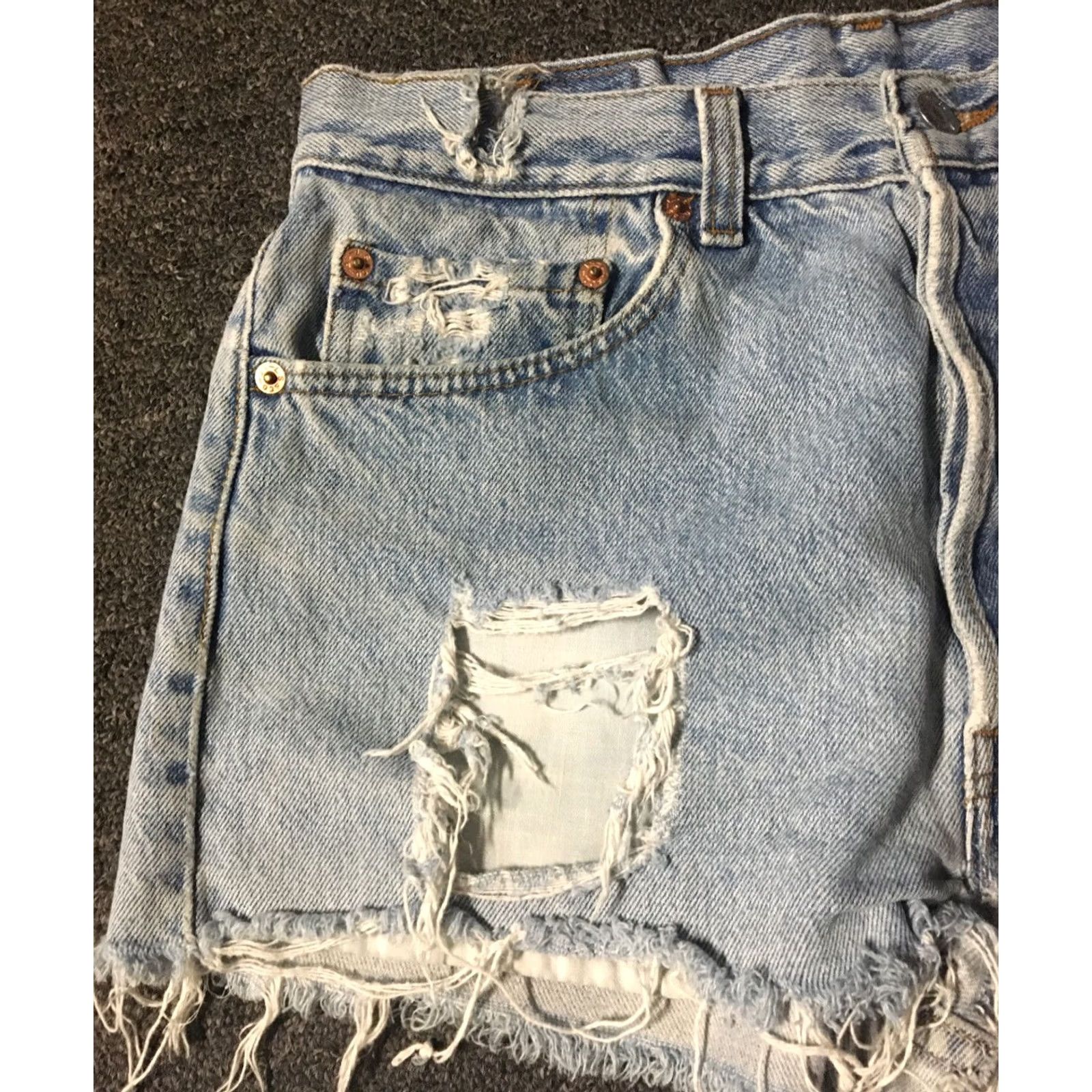 Levi's VINTAGE Levi's 501 Jeans Shorts Shirt Womens 30 Blue Distressed Thrashed Cut Off Grunge 80s 90s Biker USA Size 30" / US 8 / IT 44 - 7 Thumbnail
