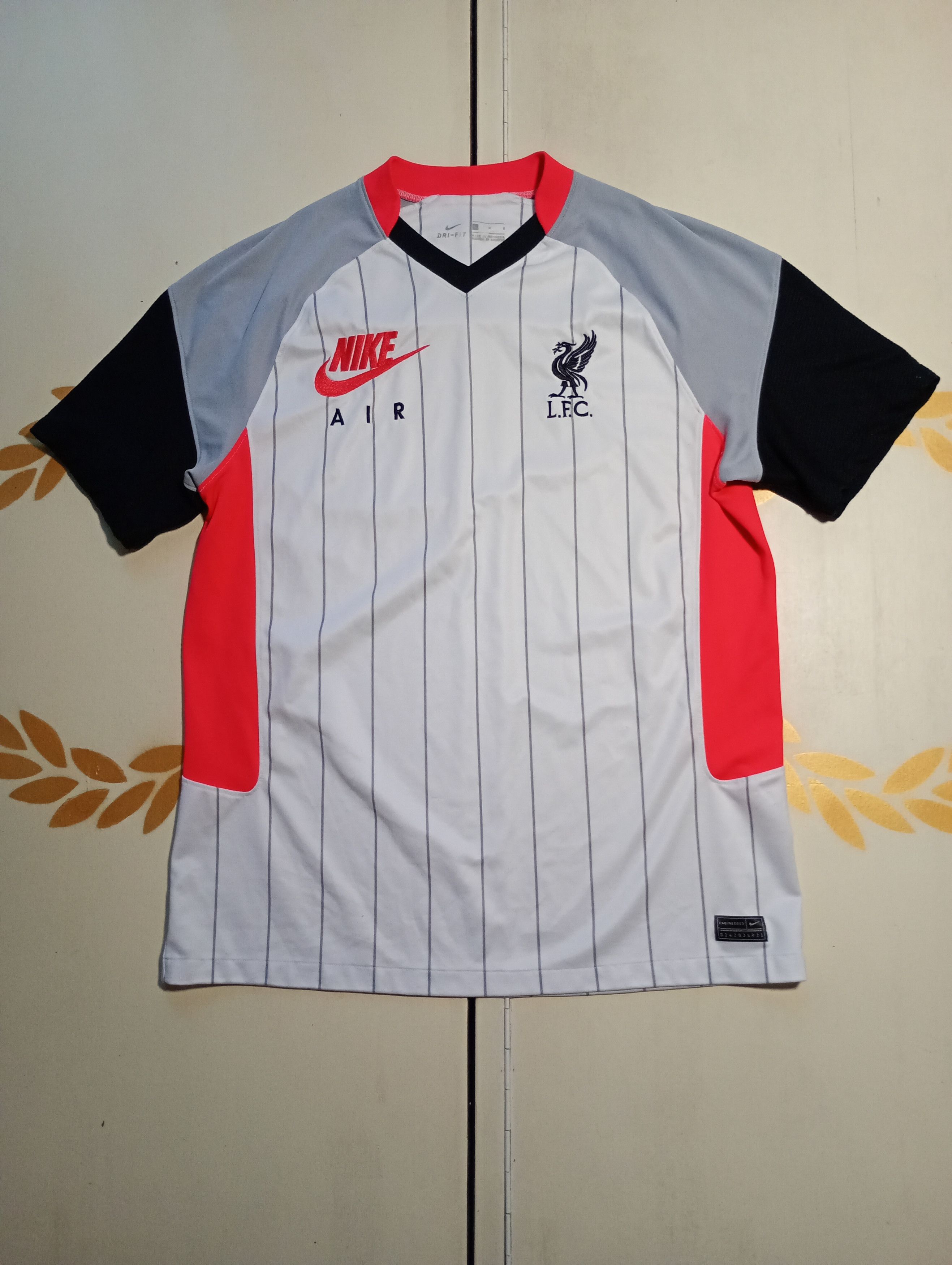 Nike LIVERPOOL FC STADIUM AIR MAX 2020/2021 TRAINING JERSEY Size US L / EU 52-54 / 3 - 2 Thumbnail