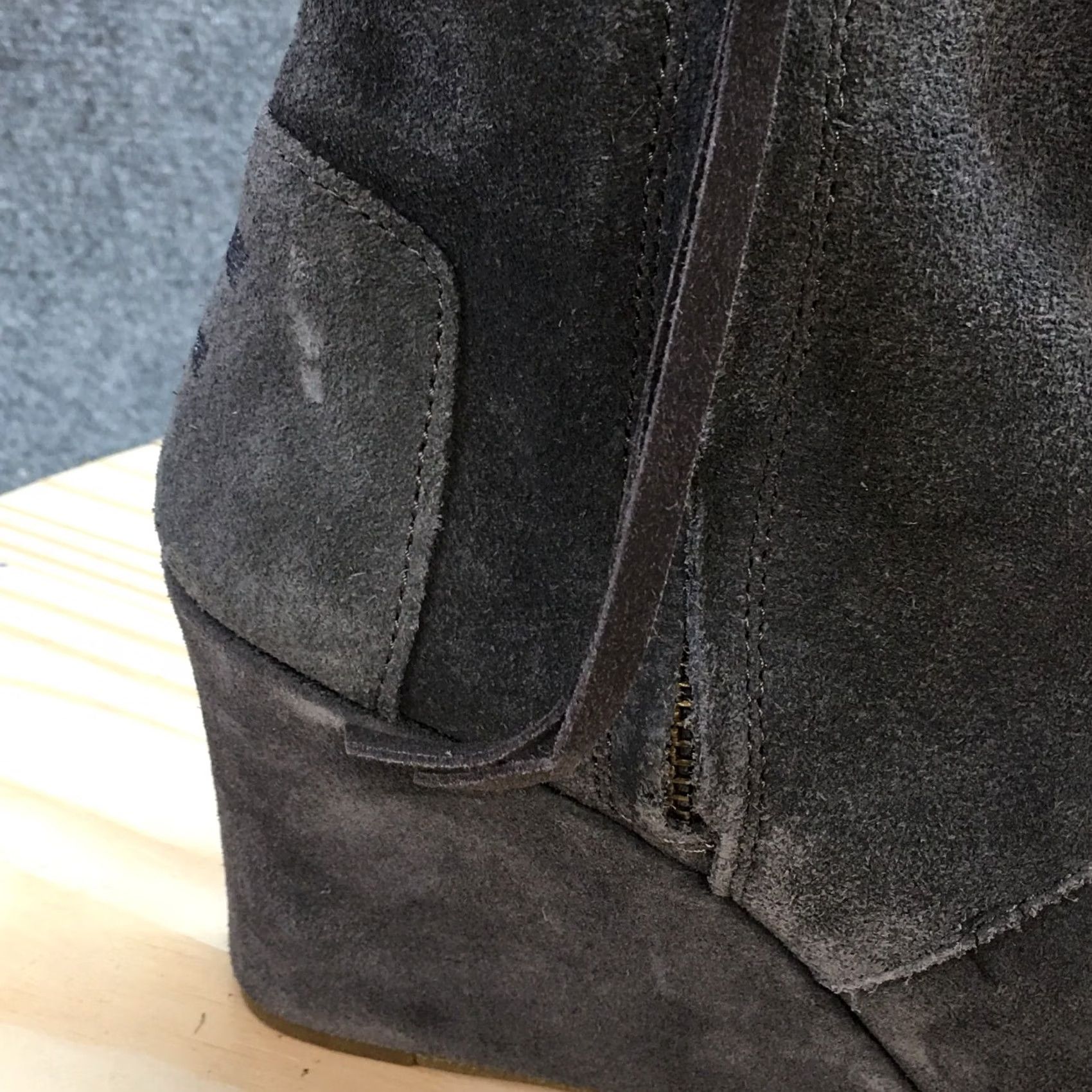 Toms TOMS Boots Womens 9 Ankle Booties Wedge Heels Casual Gray Leather Zipper Bootie Mens, Womens, Girls Size US 9 / IT 39 - 2 Thumbnail