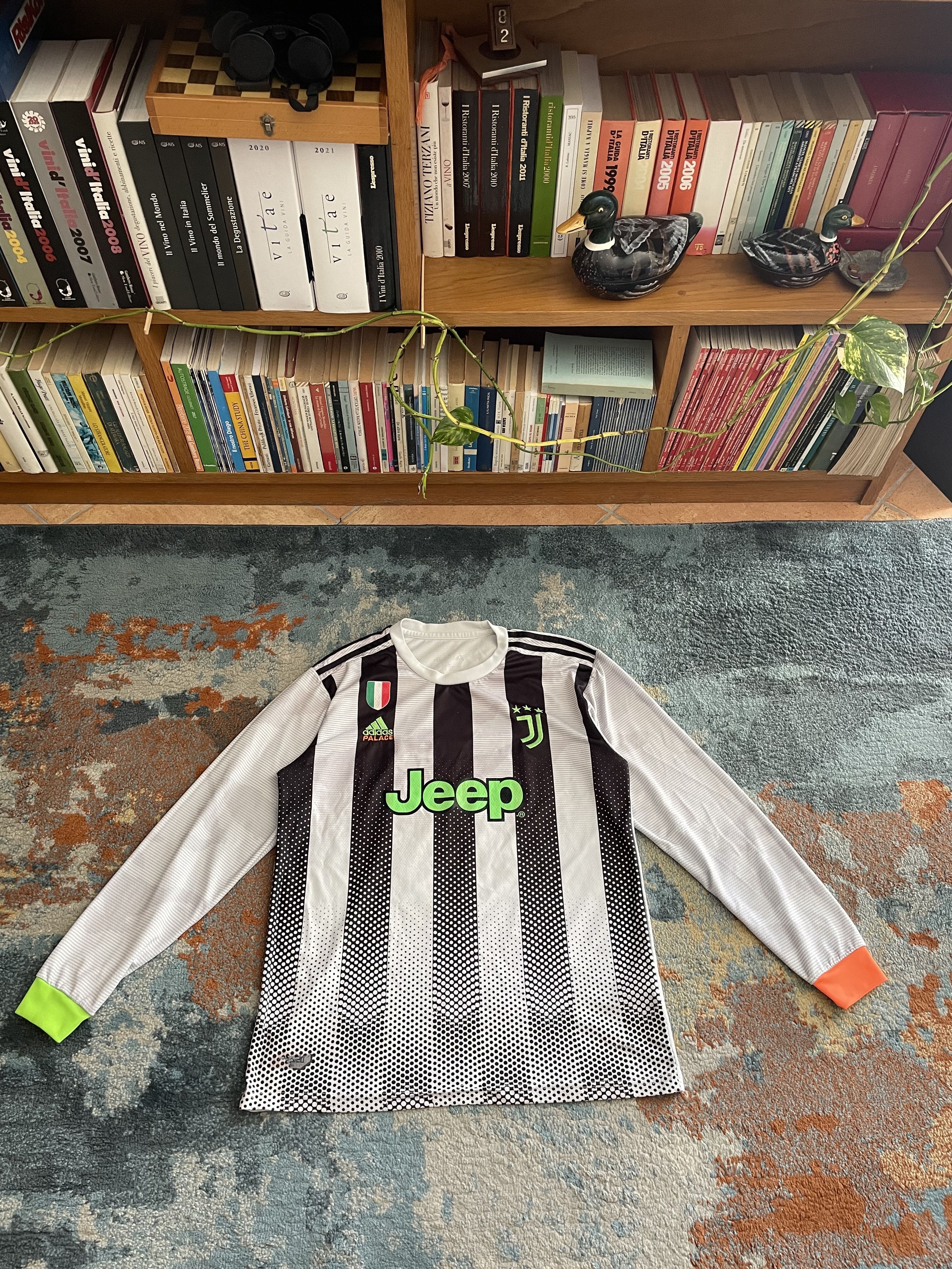 Vintage Juventus Jersey 2019-2020 Limited Edition Size US M / EU 48-50 / 2 - 1 Thumbnail