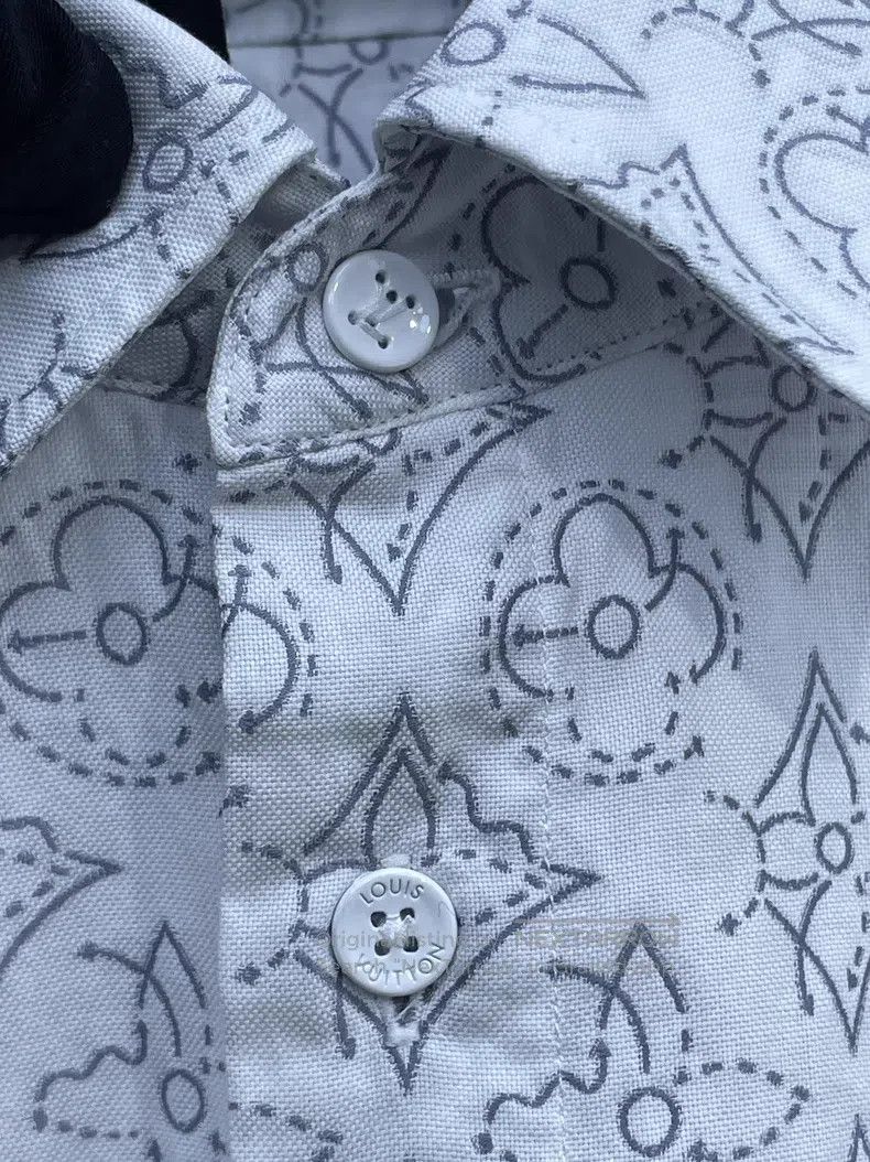 Louis Vuitton Louis Vuitton Presbyopic logo shirt Size US L / EU 52-54 / 3 - 3 Thumbnail