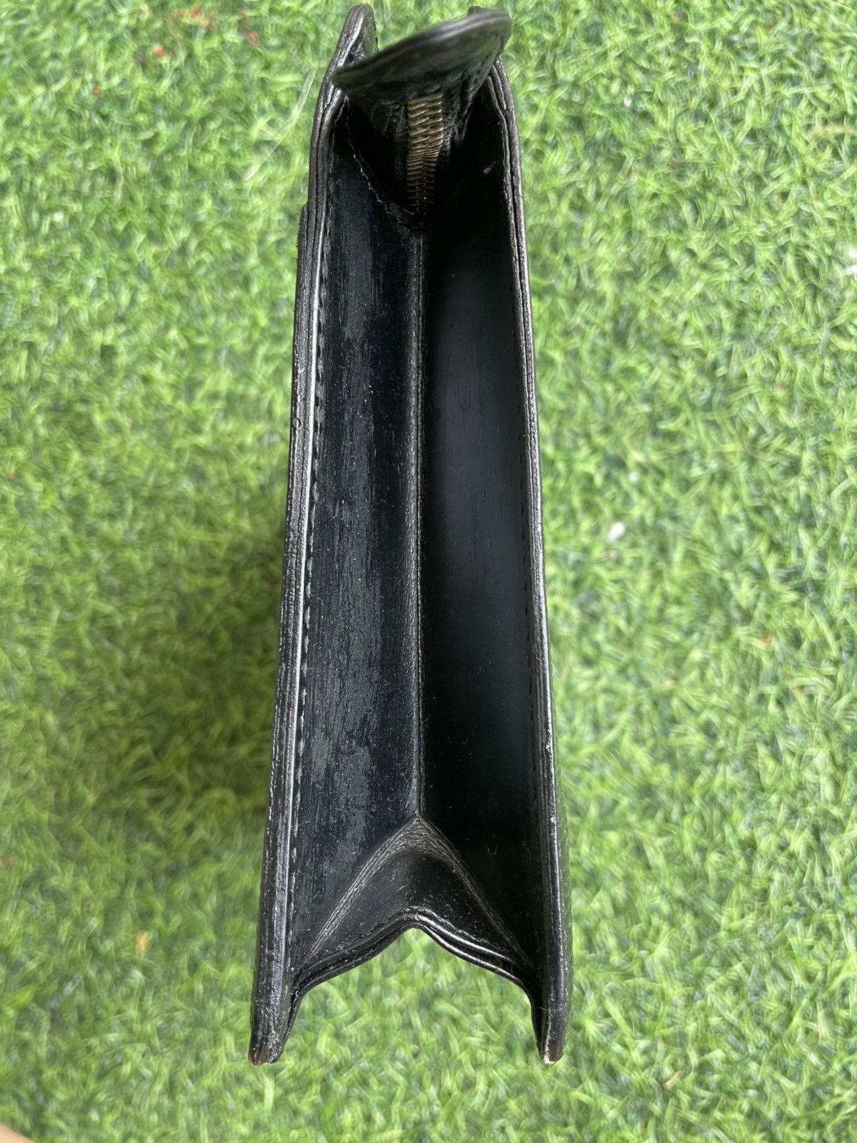 Louis Vuitton Authentic Louis Vuitton Black Epi Leather Clutch Bag Size ONE SIZE - 3 Thumbnail