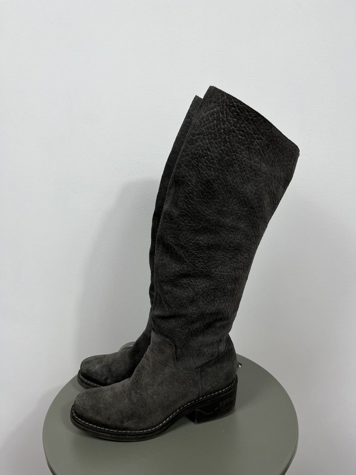 Other Vic Suede Tall Boots Curved Top Shaft Gray 37.5 Distressed Size US 6.5 / IT 36.5 - 7 Thumbnail