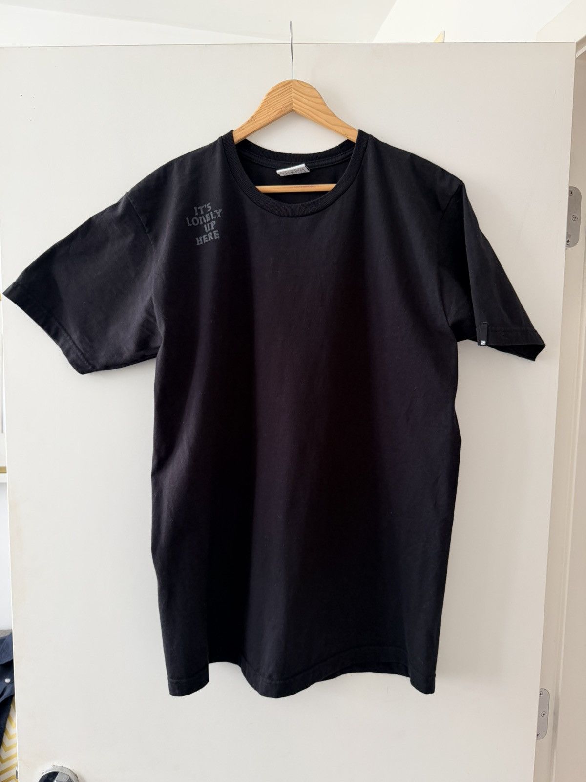 Undefeated Undefeated "It's Lonely Up Here" Tee Size US L / EU 52-54 / 3 - 1 Thumbnail