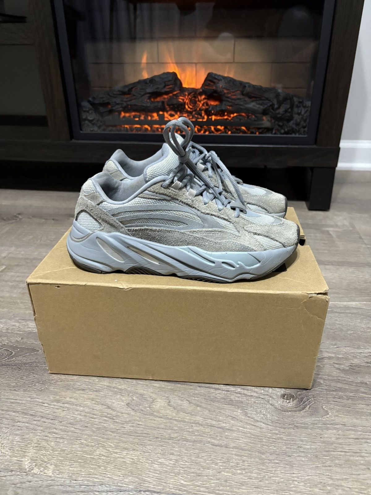 Adidas Yeezy 700 V2 Hospital Blue Size US 6 / EU 39 - 3 Thumbnail