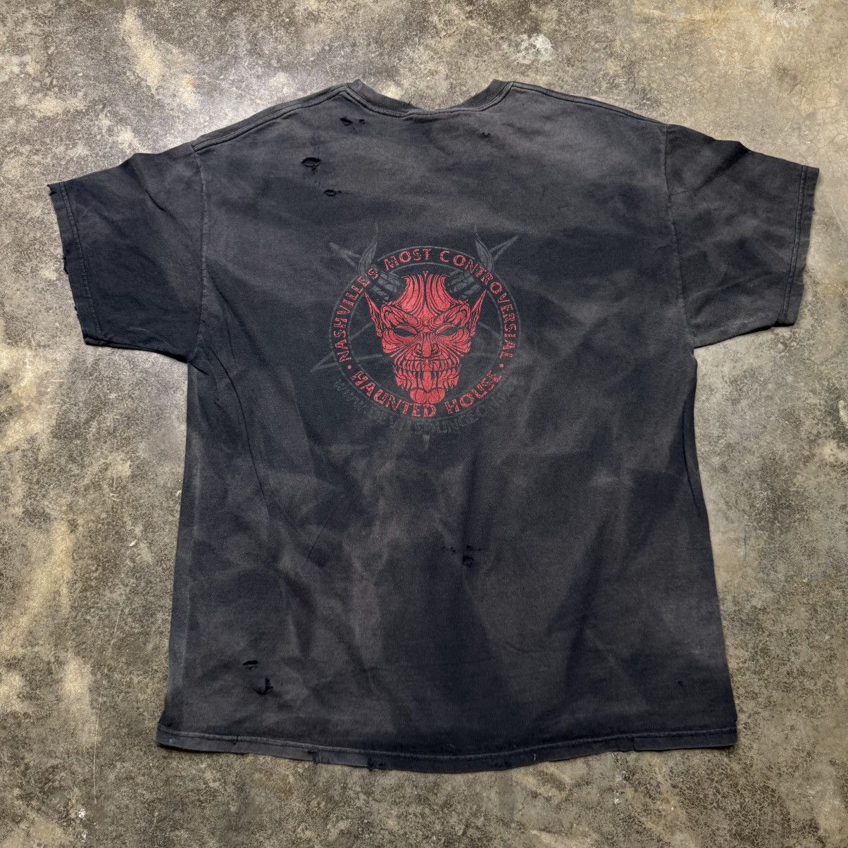 Vintage vintage devil pentagram dungeon baggy thrashed faded tshirt Size US XL / EU 56 / 4 - 6 Thumbnail