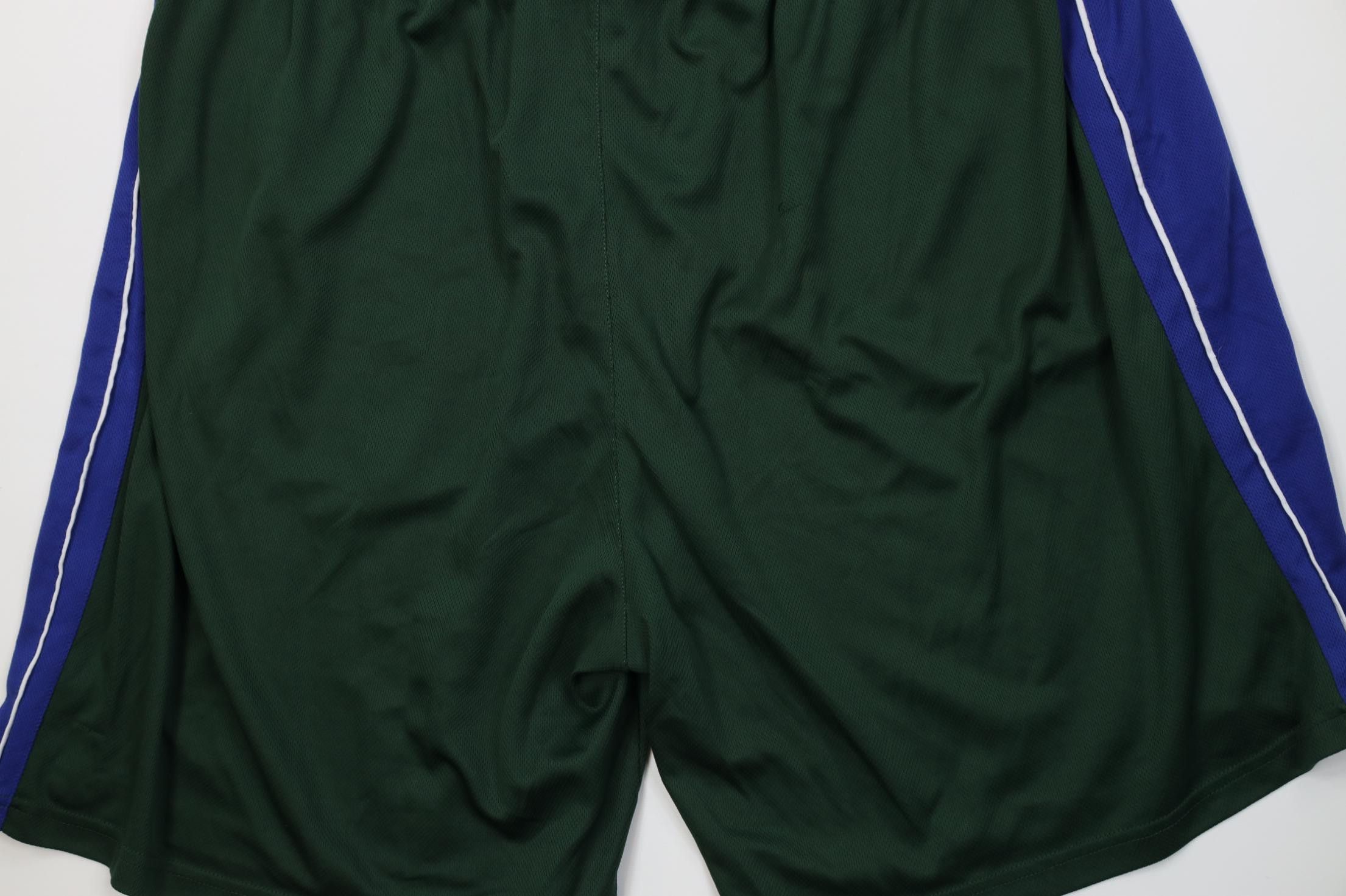 Majestic Vintage Majestic Above Knee Milwaukee Bucks Shorts Size US 42 / EU 58 - 11 Thumbnail