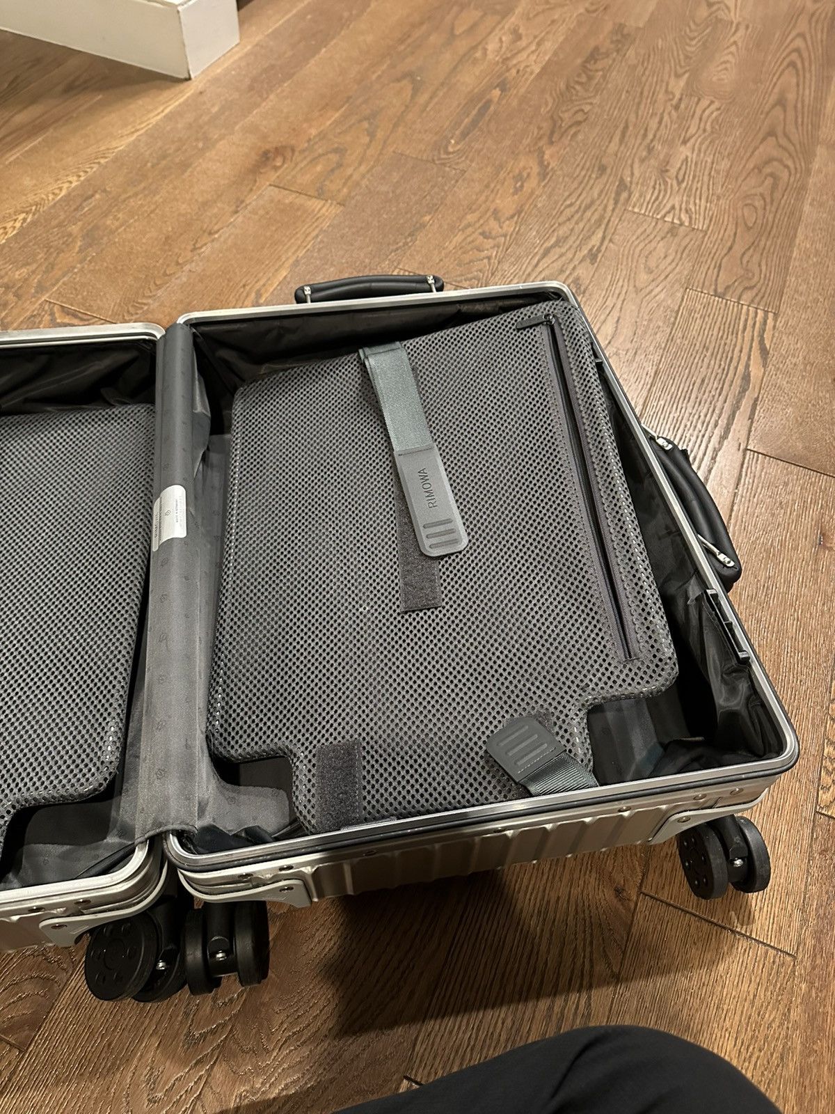 Rimowa Rimowa Aluminum Classic Cabin Carry On Silver Suitcase Size ONE SIZE - 10 Thumbnail