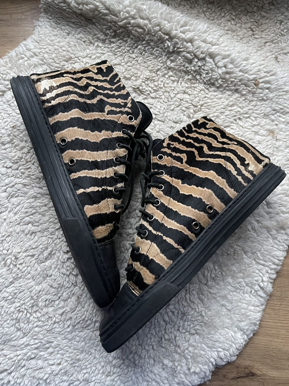 Gucci Gucci pony hair leather tiger print hi top sneakers Size US 9 / EU 42 - 8 Thumbnail